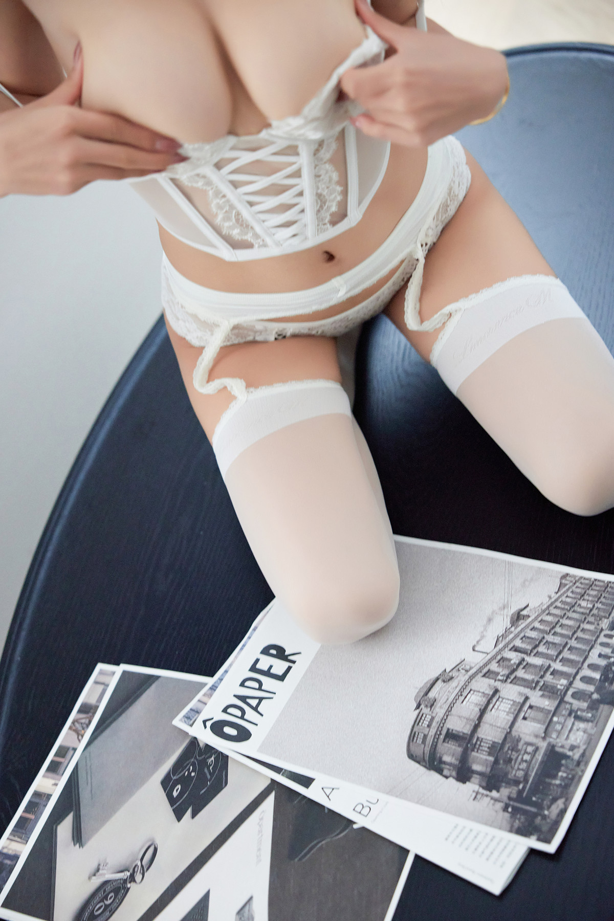 lingyu69 XiuRen Uncensored – 秀人网车模 白色蕾丝
