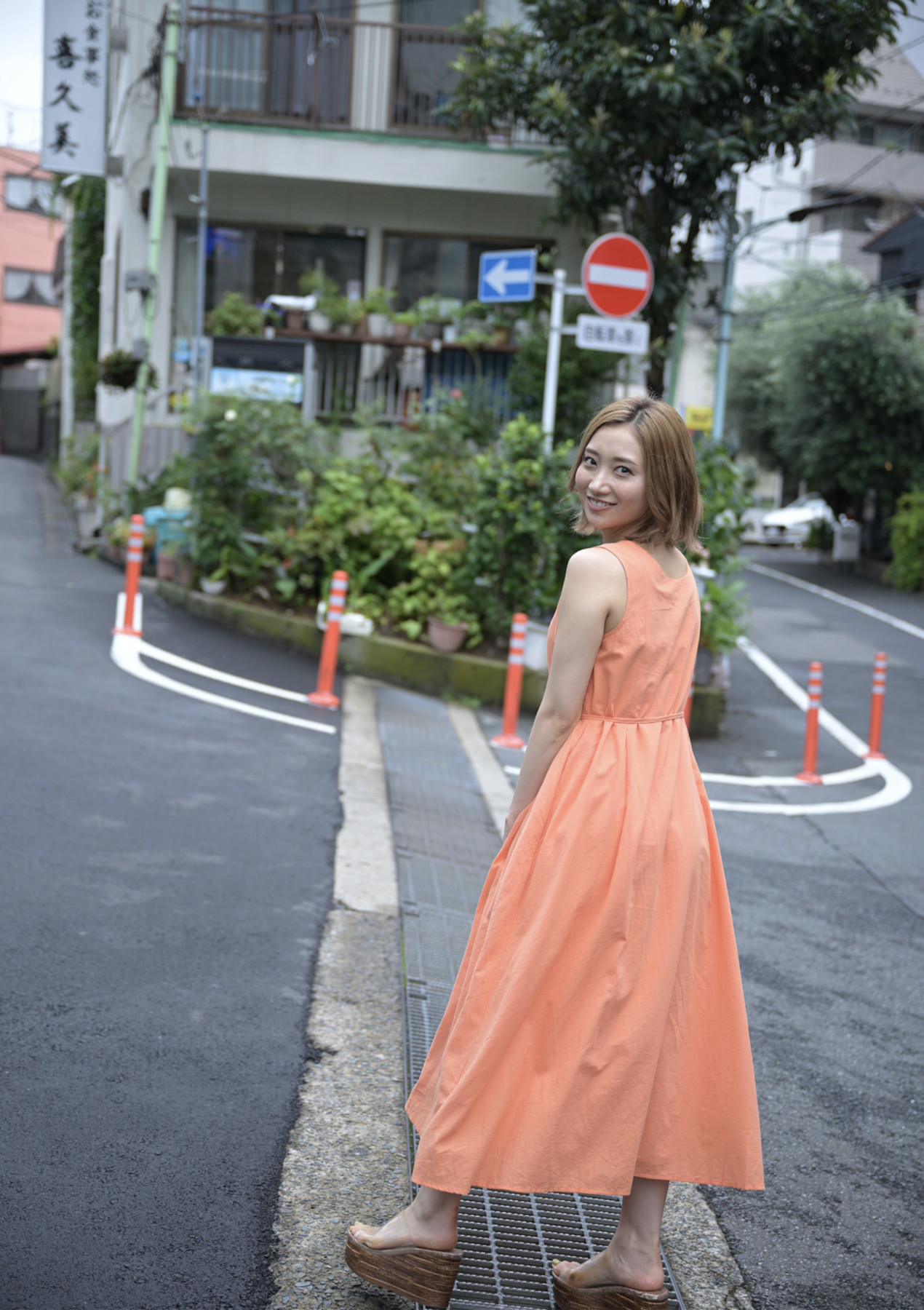 Anna Kami 加美杏奈, 週刊現代デジタル写真集 「隣の部屋の美脚お姉さん プレミアムヌードシリーズ」 Set.01