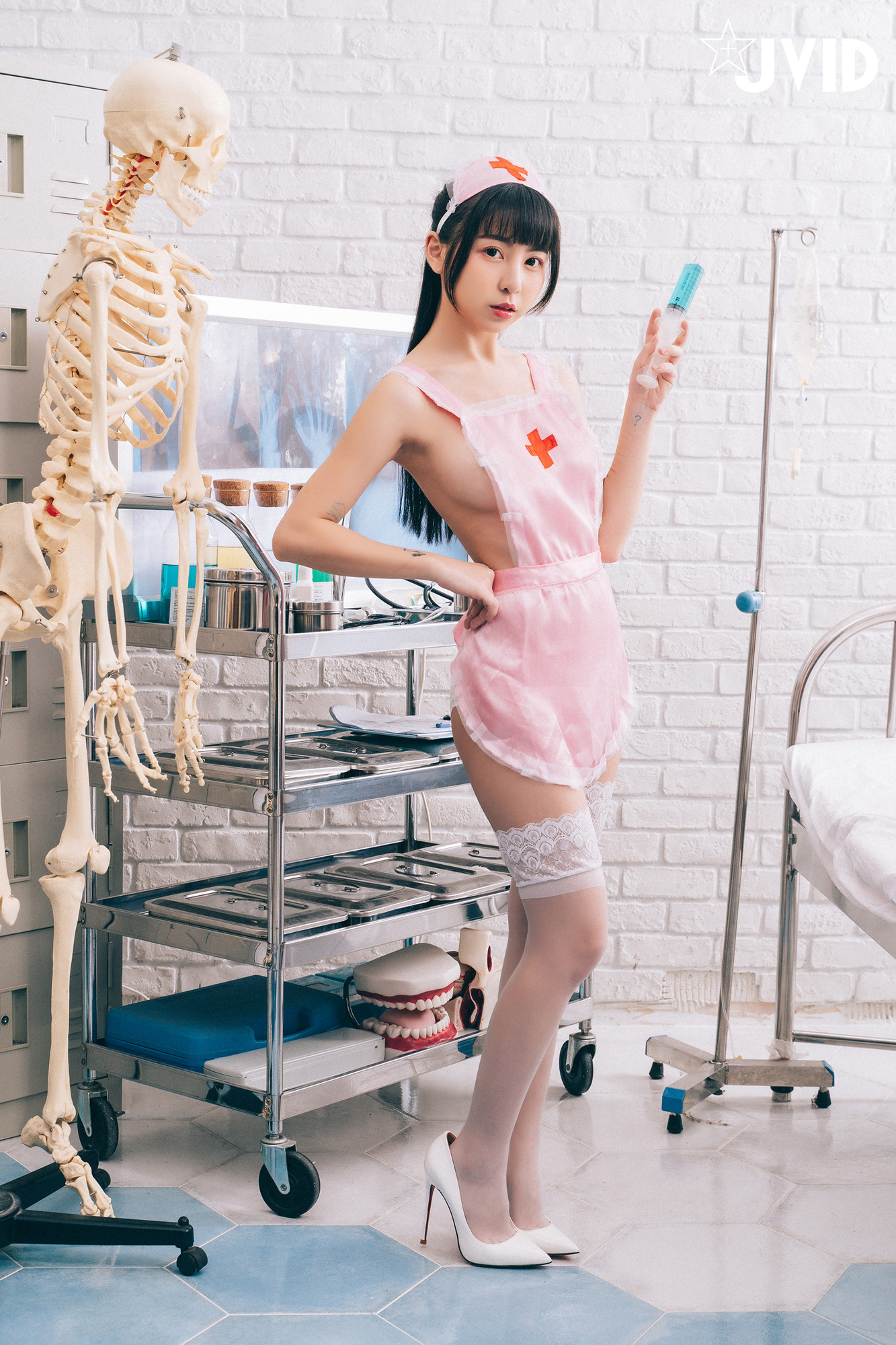 JVID 月台尼Tiny – 讓情色巨乳護士用女上位幫你搖出來吧