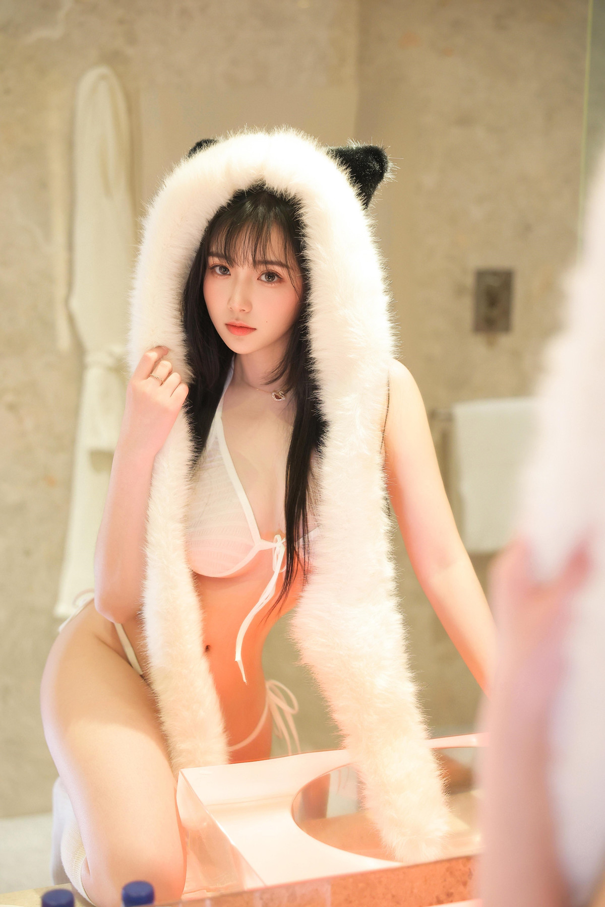 XiuRen Uncensored 软情 – R18 秀人网车模 白色小猫咪