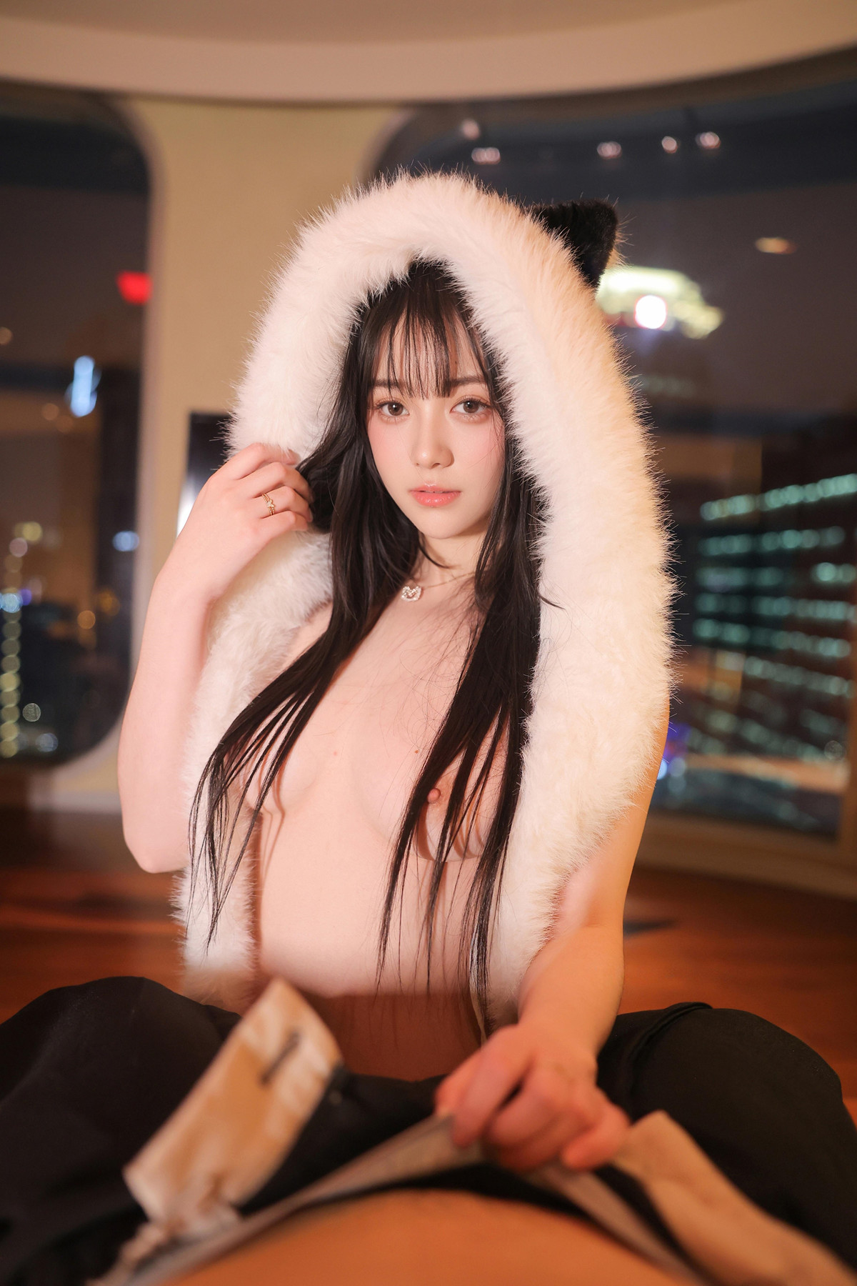 XiuRen Uncensored 软情 – R18 秀人网车模 白色小猫咪