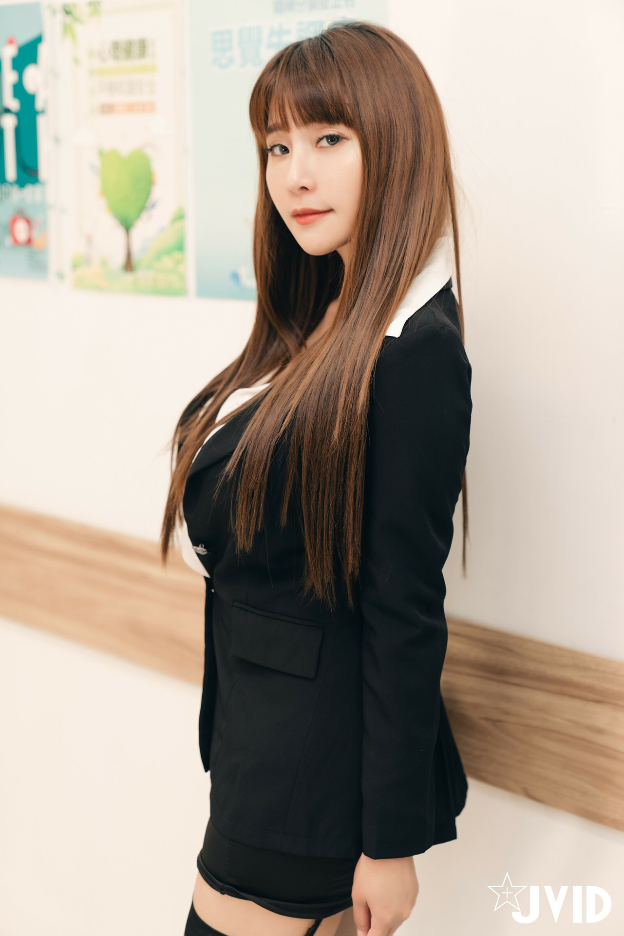 JVID Lele 樂樂 – 「呆萌巨乳OL下班健康檢查,遇到了色性大發醫師,用手指、玩具最後用棒棒內診,還內射給病患,但這種健康檢查太舒服了⋯♡下次還要再來檢查