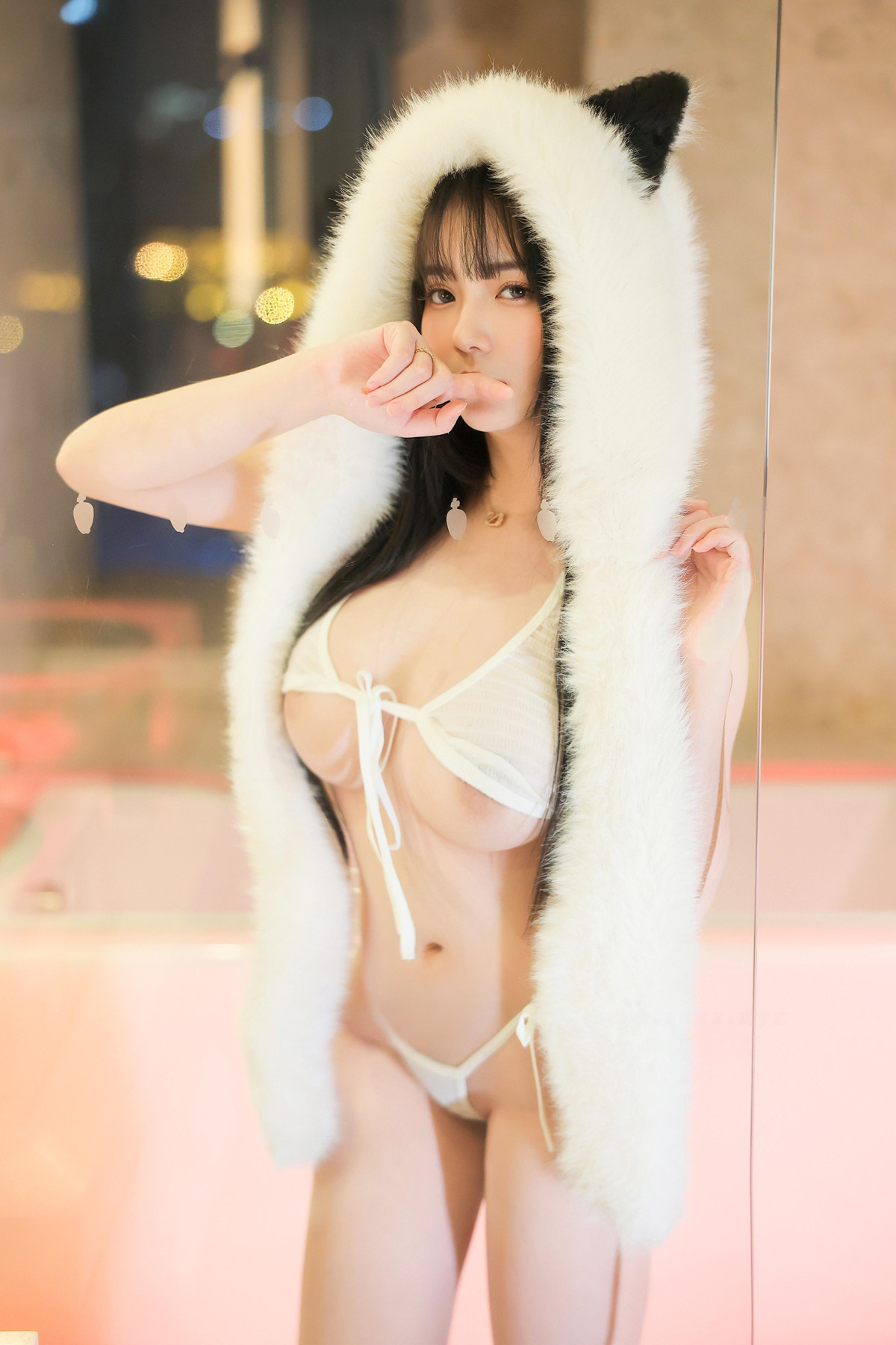 XiuRen Uncensored 软情 – R18 秀人网车模 白色小猫咪