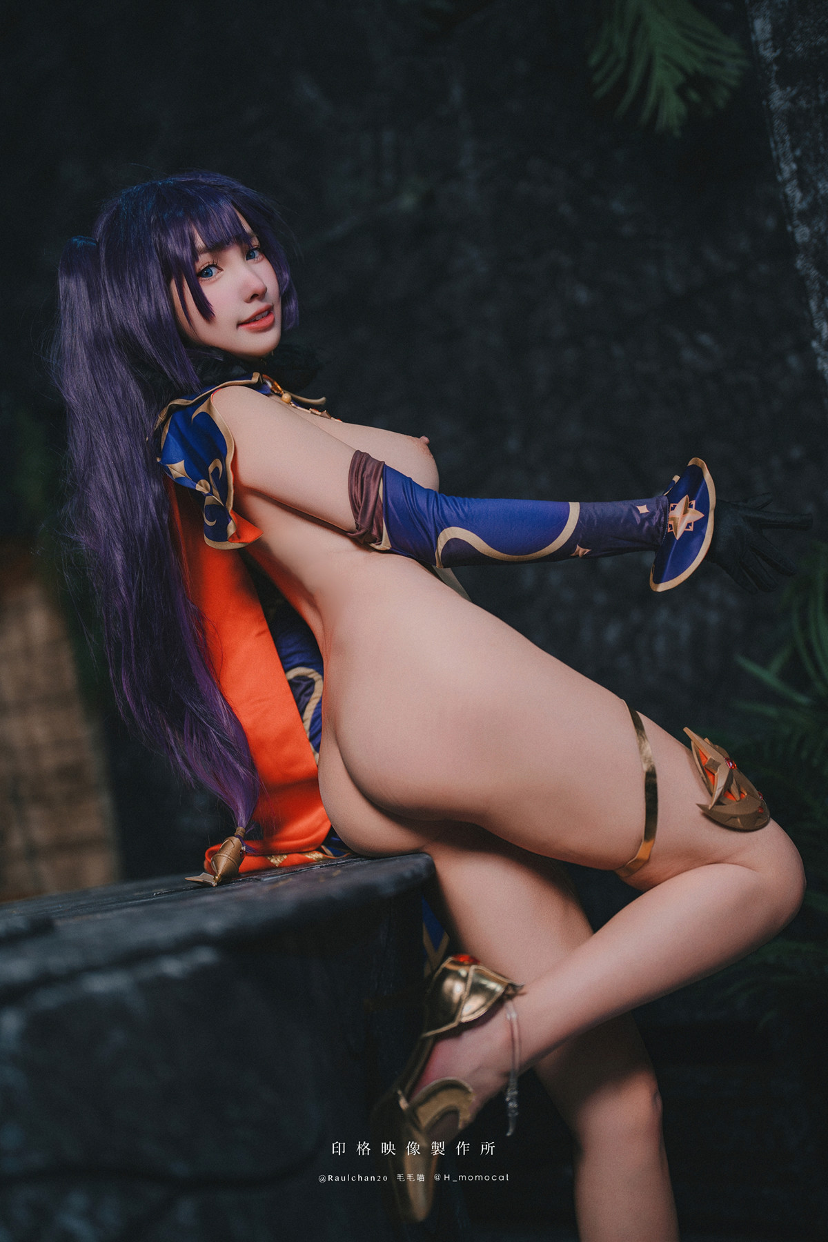 慕慕Momo, ヌード写真集 莫娜 Mona