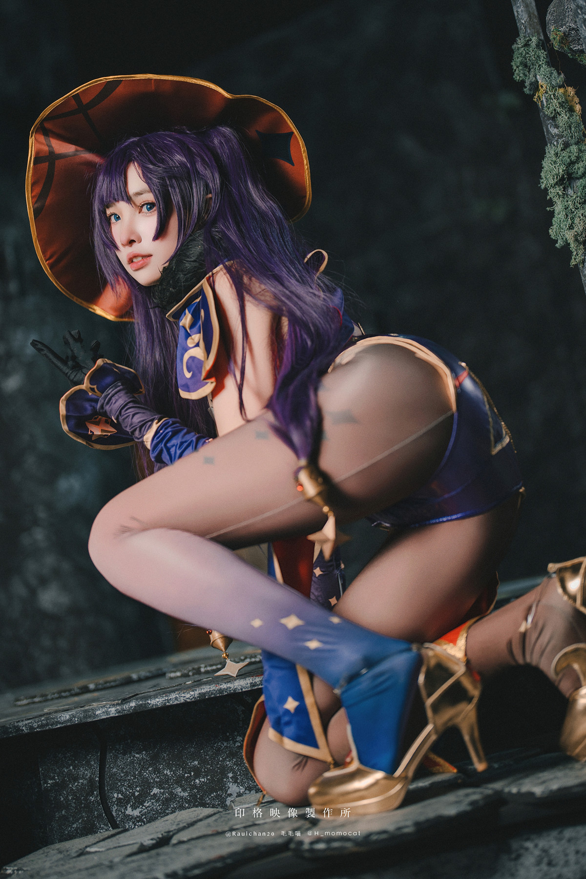 慕慕Momo, ヌード写真集 莫娜 Mona