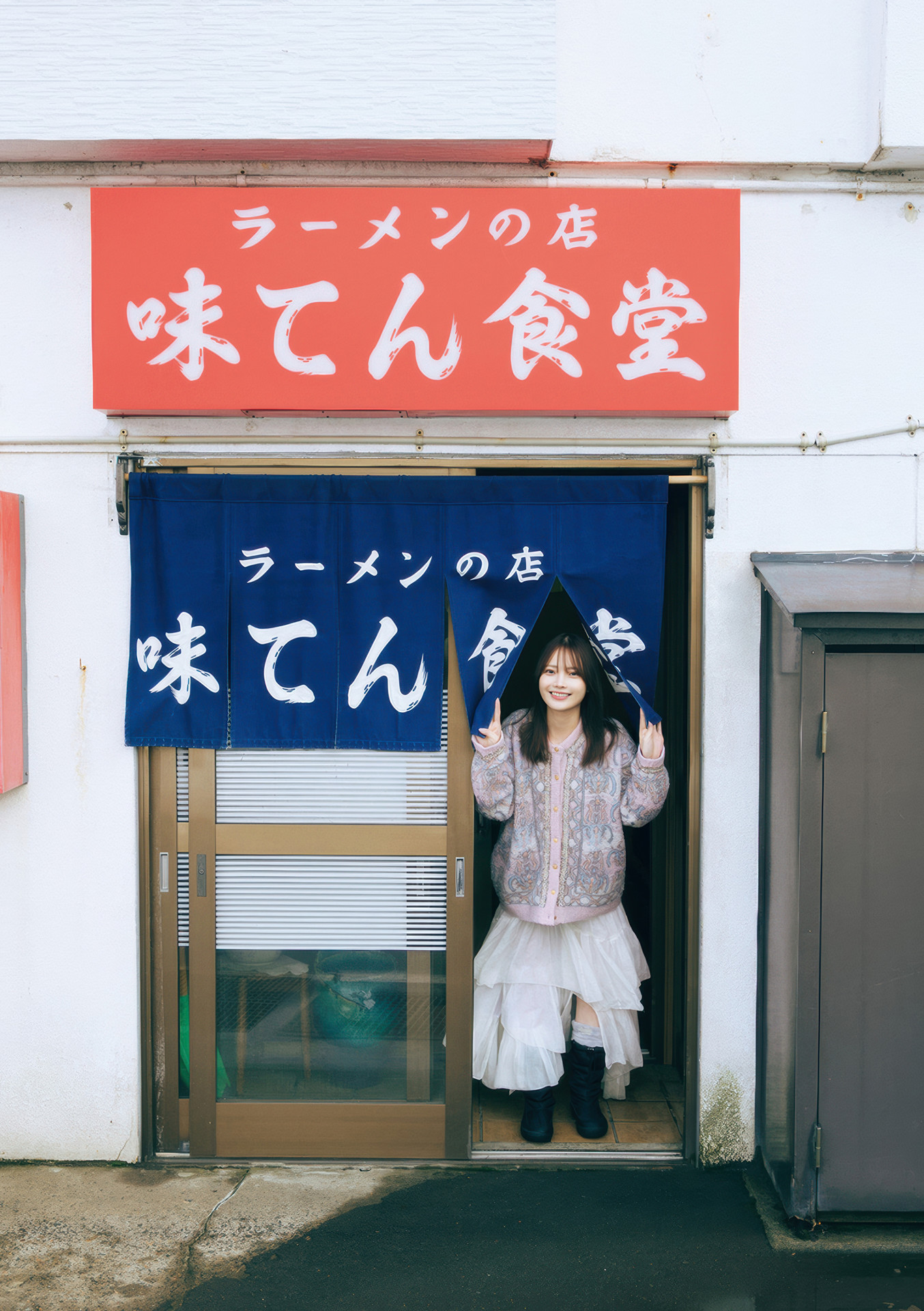 Himeka Araya 新谷姫加, ファースト写真集 「ひめかわいい。」 Set.05