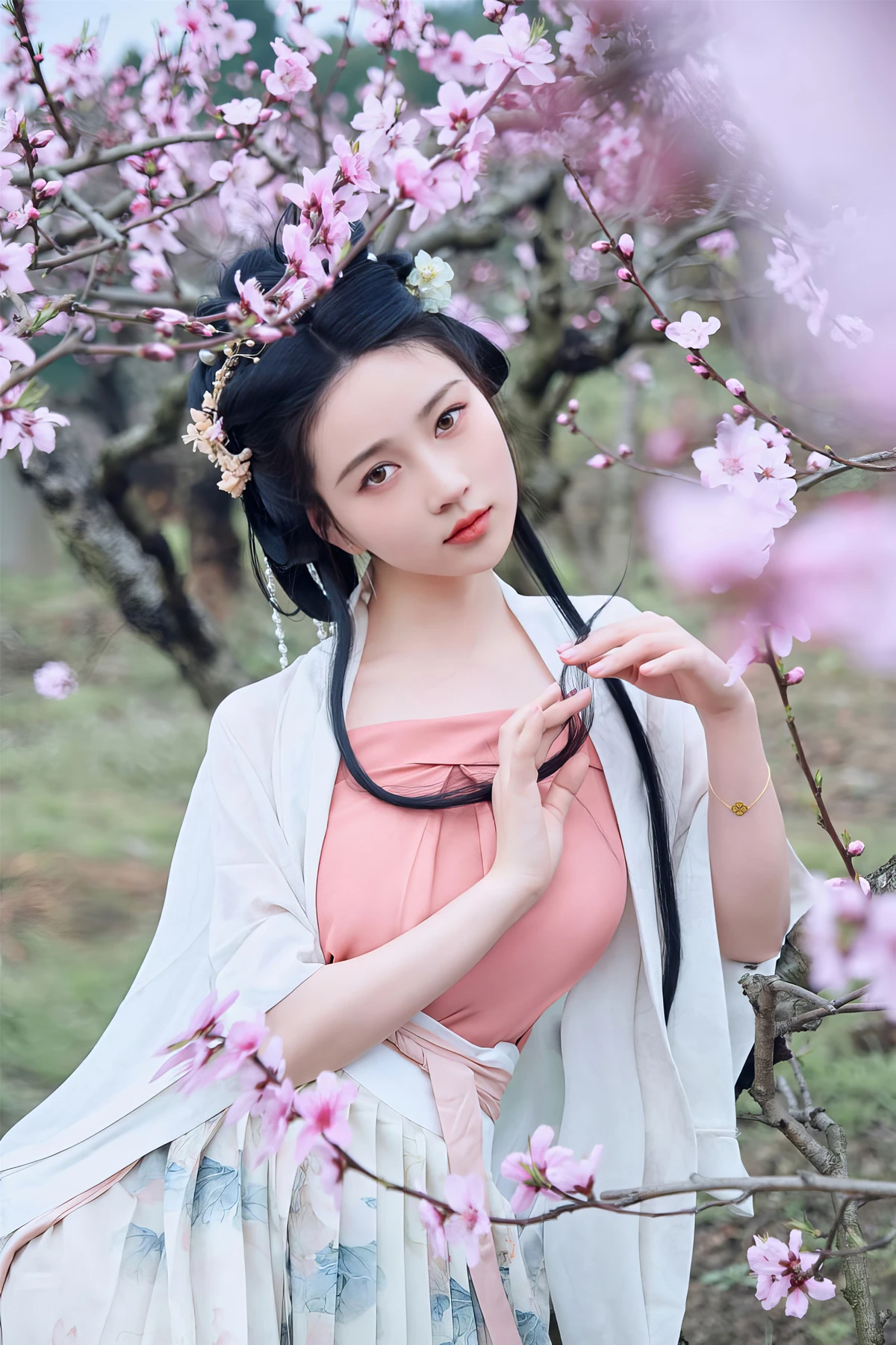 年年Nnian, 写真集 – 三月花