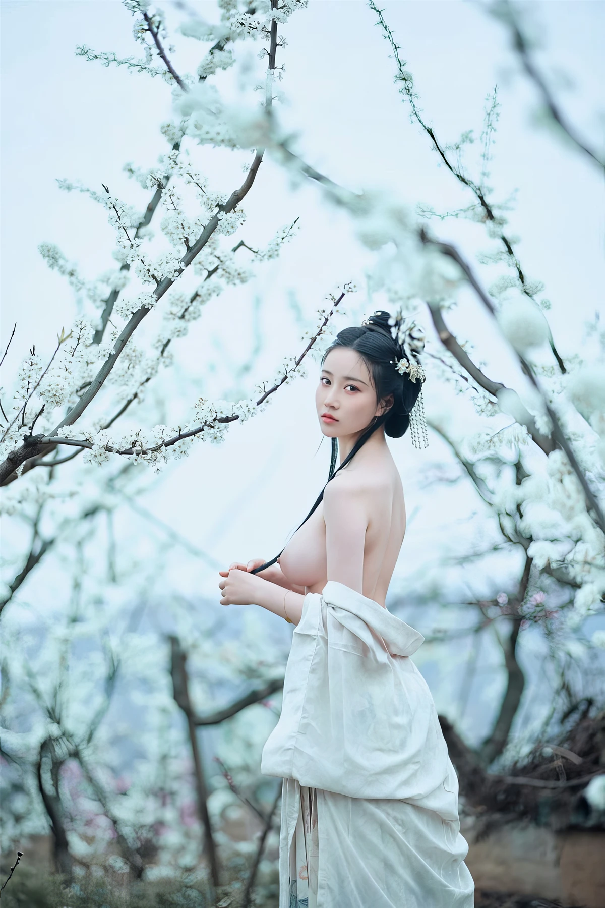 年年Nnian, 写真集 – 三月花