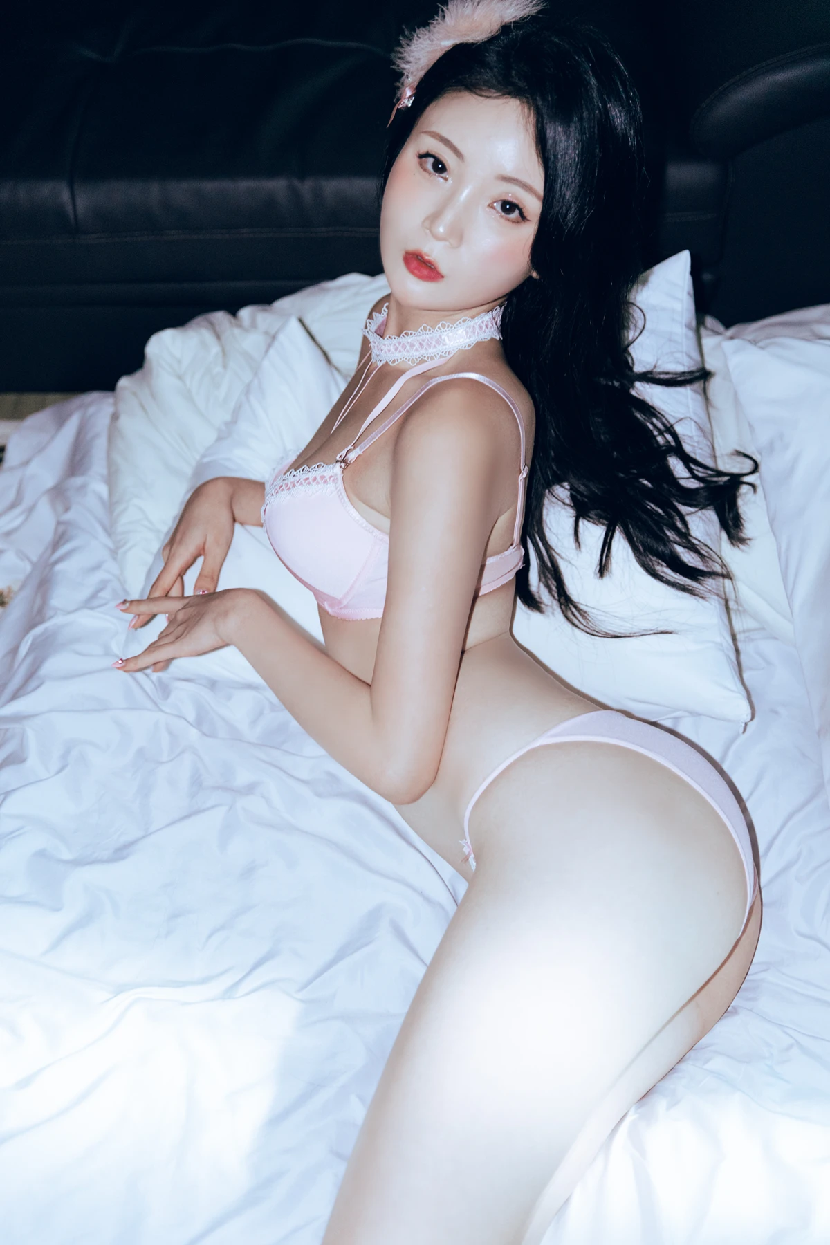 Hanseul 한슬, PhotoBook 「Black Swan」 Set.02