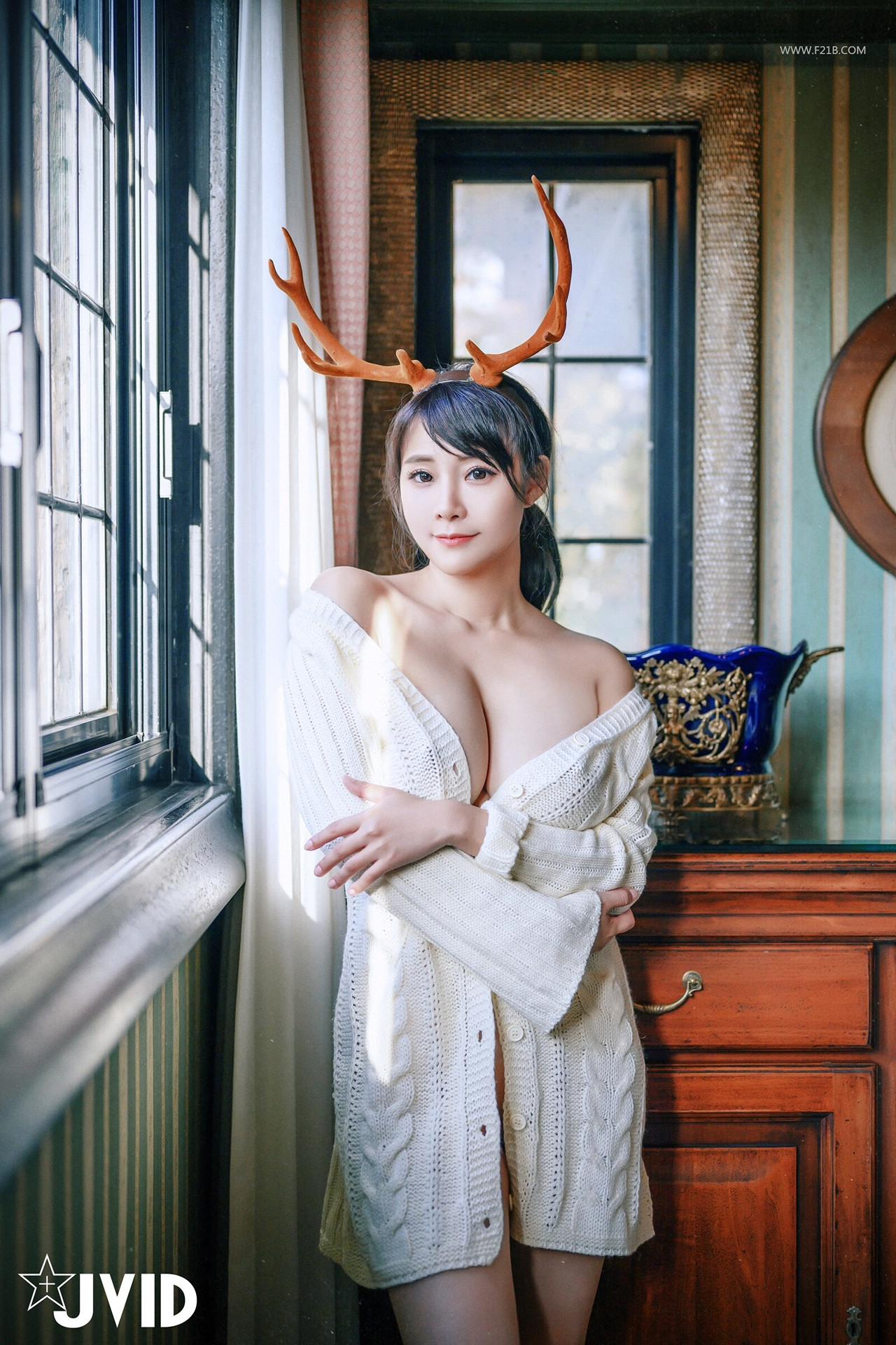 JVID Lele 樂樂 – 全輯上空無碼 巨乳校花 樂樂－鹿角loli的報恩！ Set.01