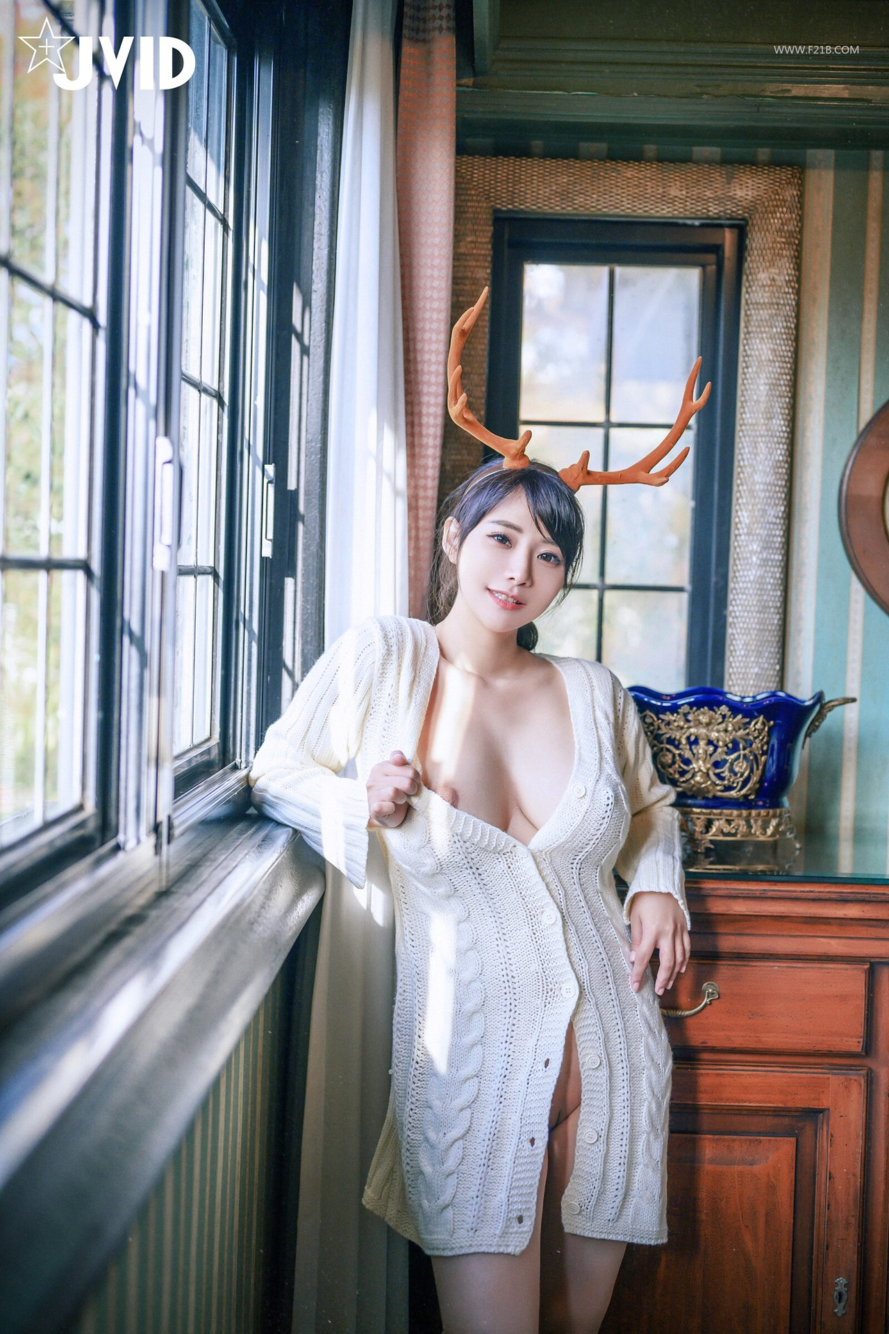 JVID Lele 樂樂 – 全輯上空無碼 巨乳校花 樂樂－鹿角loli的報恩！ Set.01