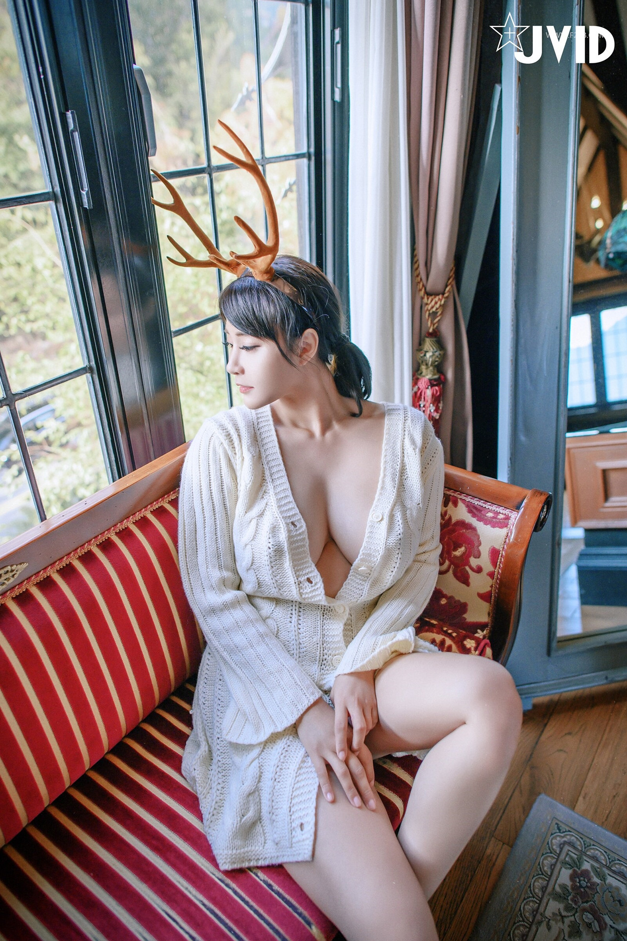 JVID Lele 樂樂 – 全輯上空無碼 巨乳校花 樂樂－鹿角loli的報恩！ Set.01