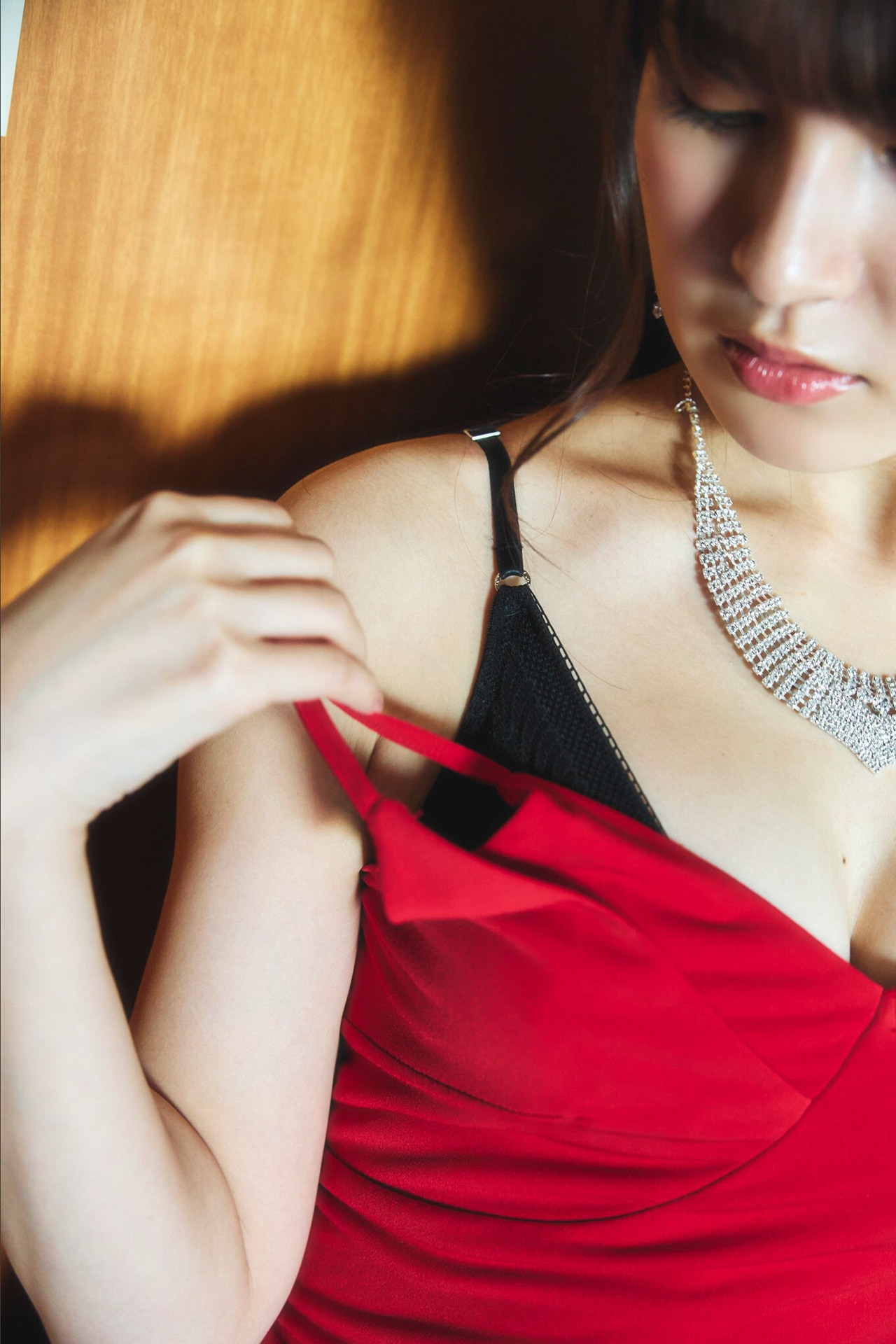 Yui Kojina 神志那結衣, SPA！デジタル写真集 「赤いドレスを脱いだら……」 Set.01
