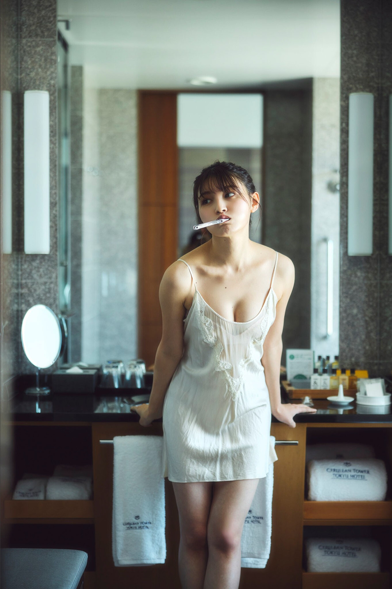 Yui Kojina 神志那結衣, SPA！デジタル写真集 「赤いドレスを脱いだら……」 Set.02