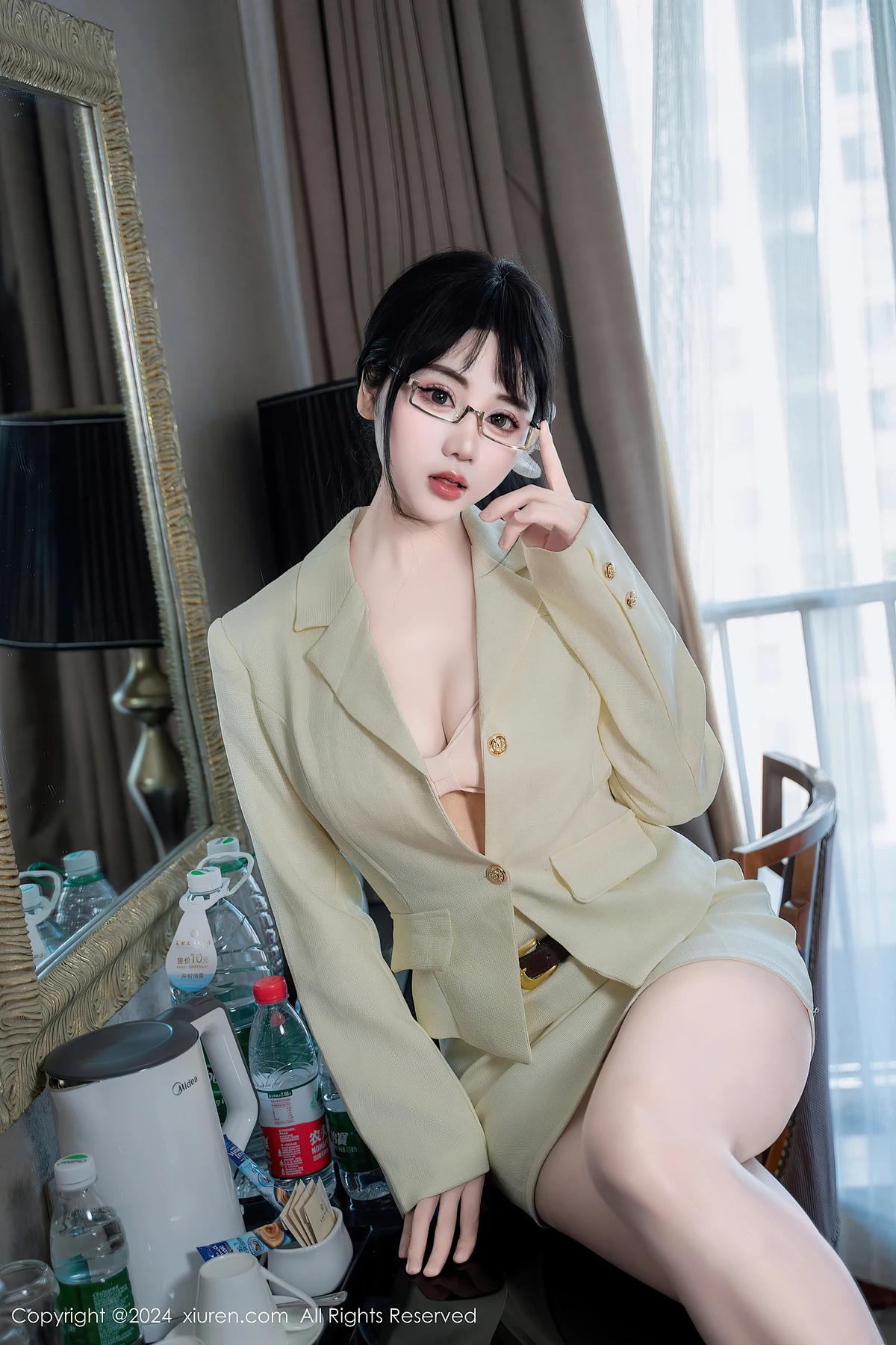XiuRen秀人网 No.8717 汐汐爱吃草莓LuXuan