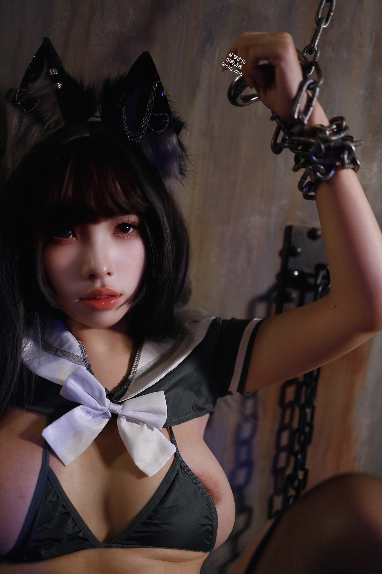 慕慕Momo, ヌード写真集 馴服狼少女