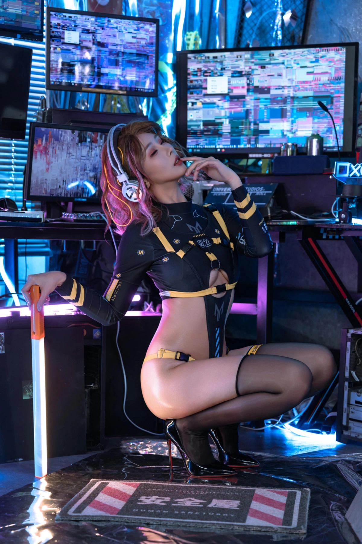 Cosplay 云溪溪Yunx1x1 – 奶桃桃 骇入 Set.01
