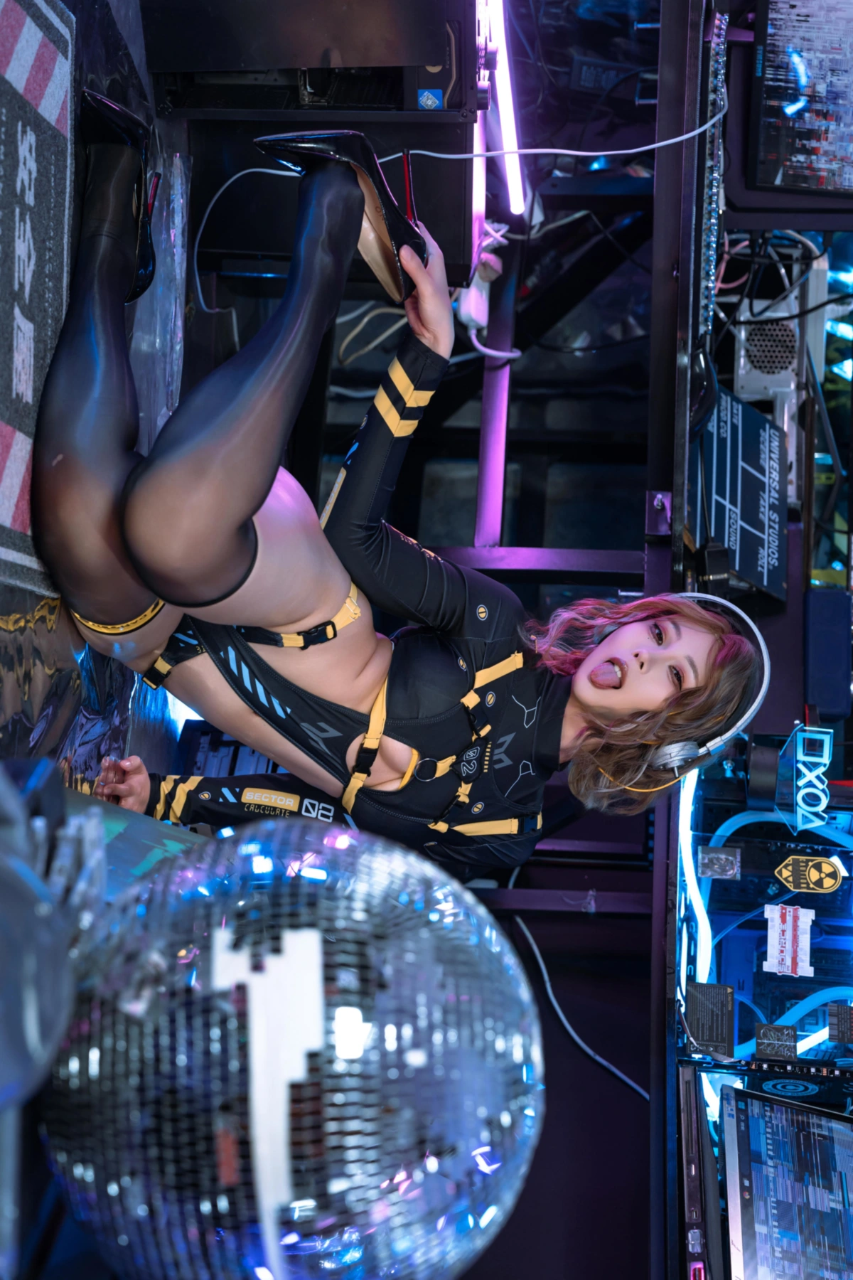 Cosplay 云溪溪Yunx1x1 – 奶桃桃 骇入 Set.01