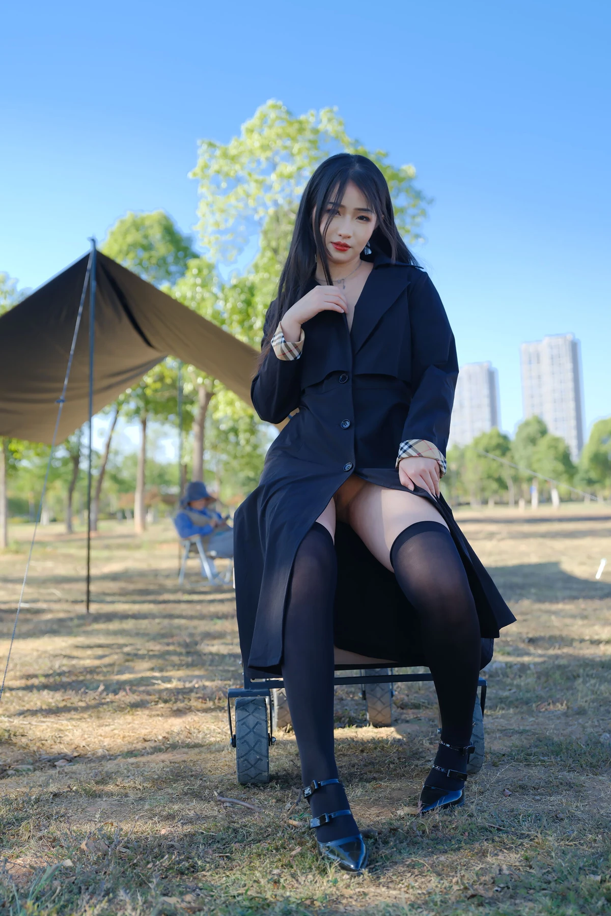 小泽 – 黑色丝袜女同事 户外露出 Set.02