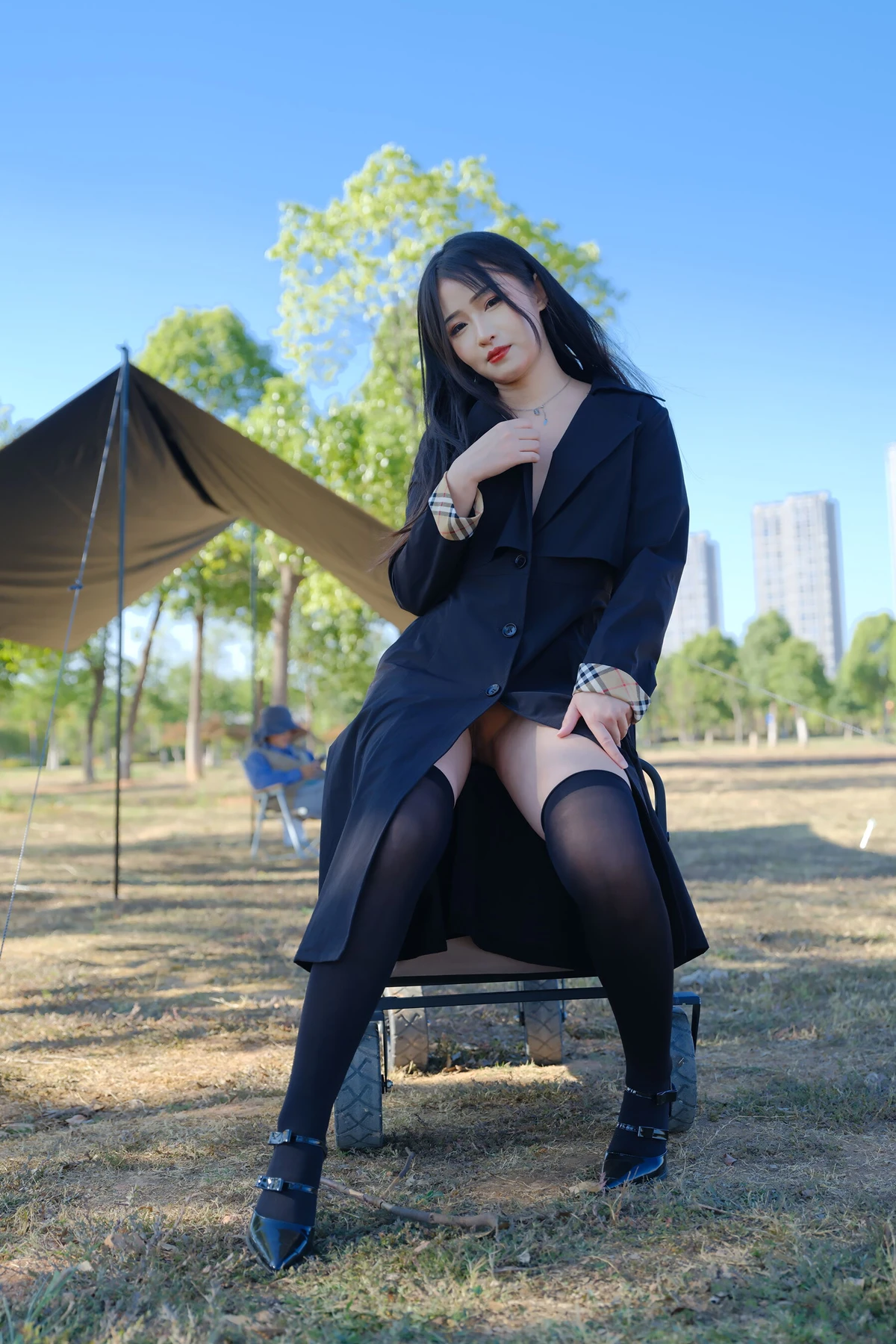 小泽 – 黑色丝袜女同事 户外露出 Set.02