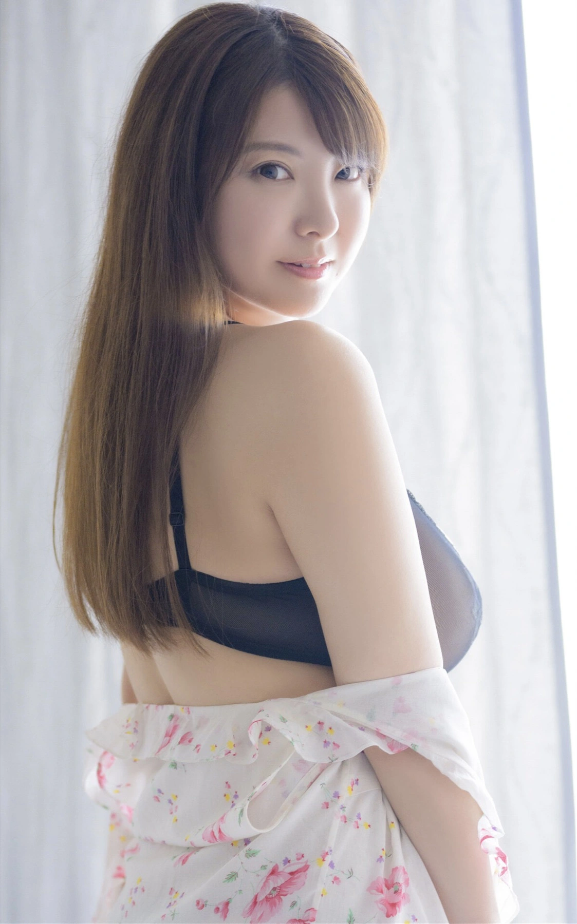 Miri Hanai 花井美理, グラビア写真集 「Kiss You 2」 Set.01