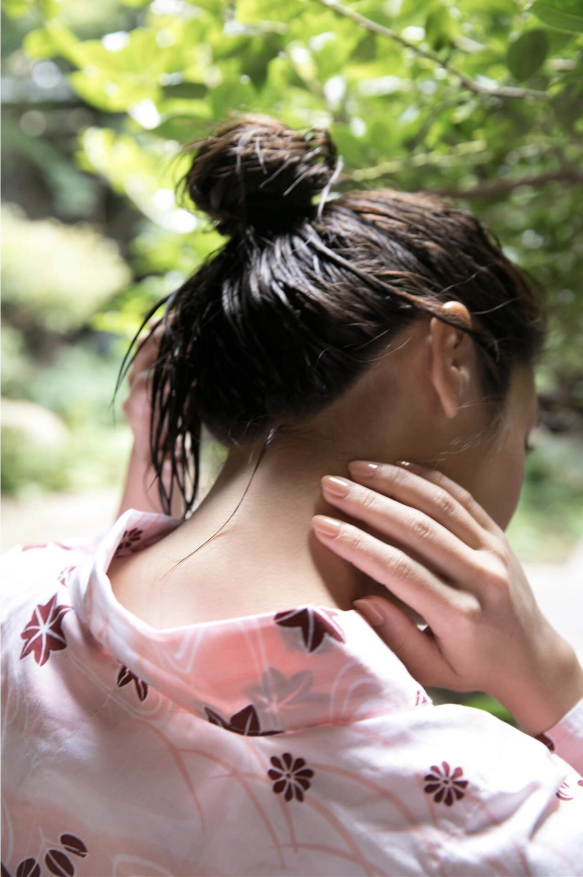 Miu Nakamura 仲村美海, 週刊ポストデジタル写真集 『背中を流して』 Set.02