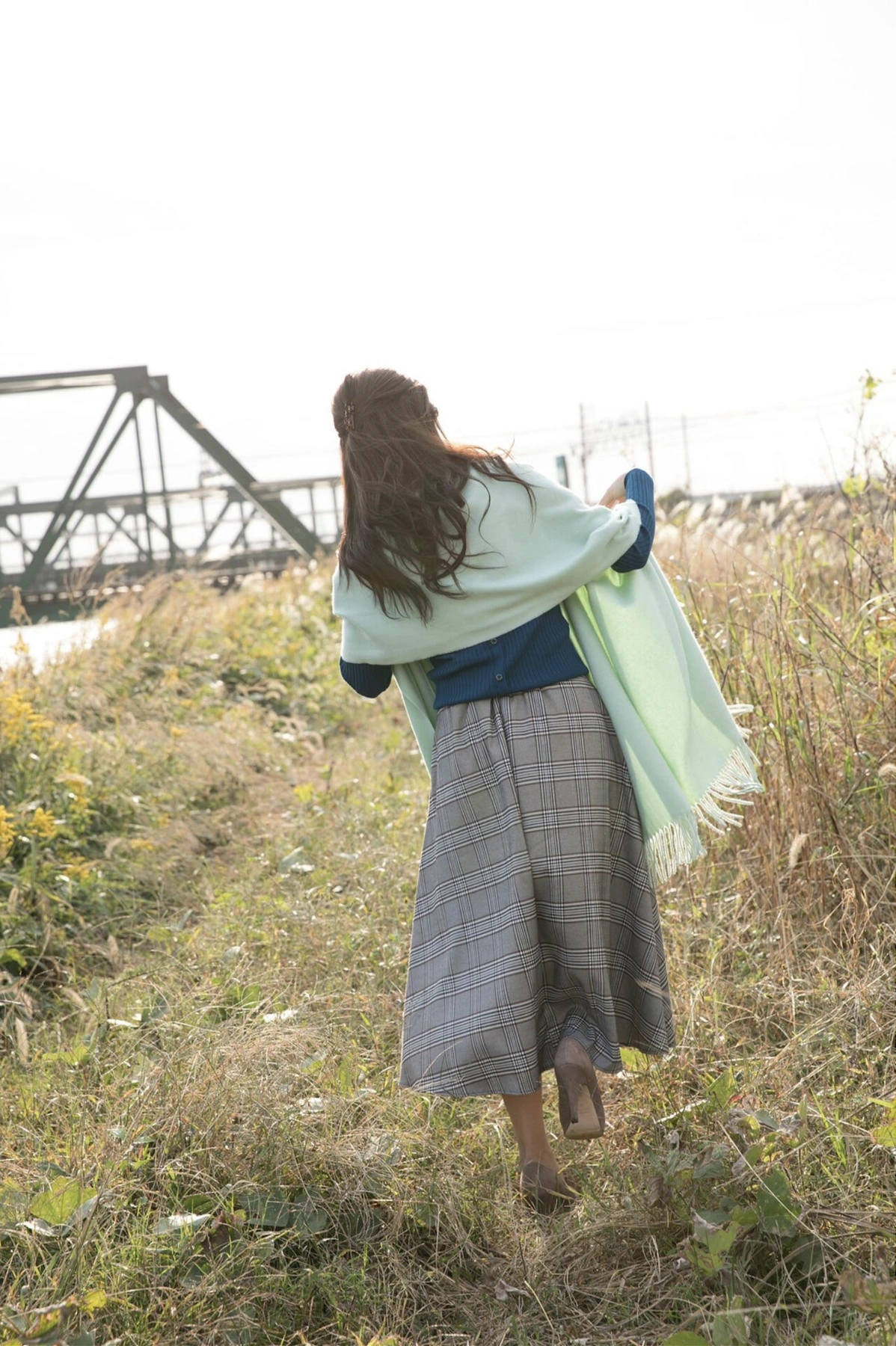 Miu Nakamura 仲村美海, 週刊ポストデジタル写真集 『背中を流して』 Set.02