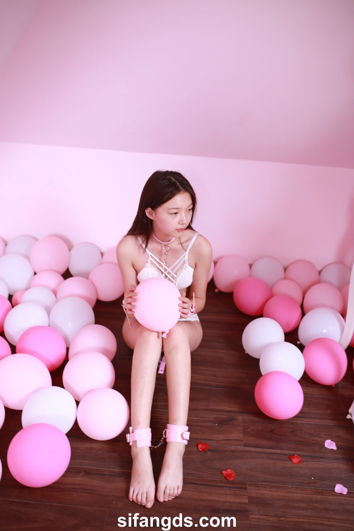 小甜心 – 隔壁班的那个loli 白皙清纯校花 全尺度私拍 Set.01