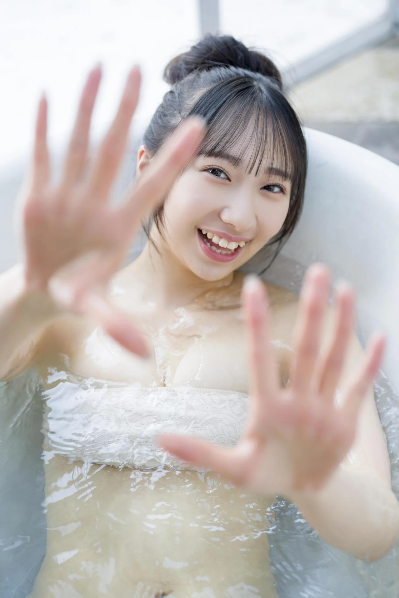 Noa Tani 谷乃愛, 写真集 「#谷の間〜真っ白な妖精アザーカット集〜」 Set.02