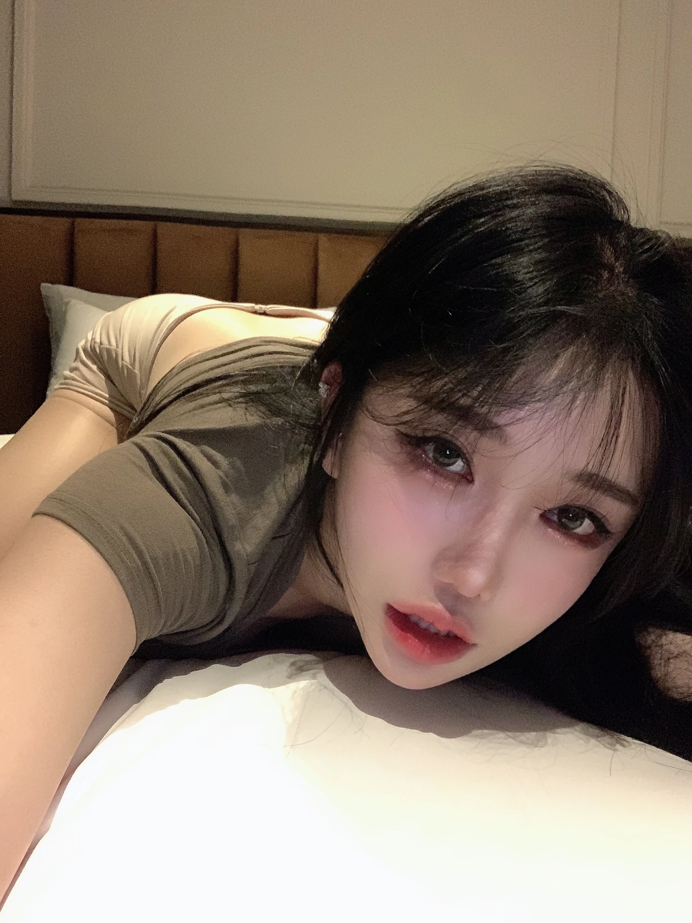 Yunjin 챌이, Moon Night Snap Photobook 「Your Yunjin」