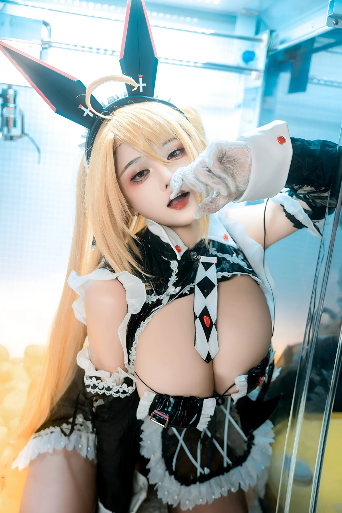 Cosplay 虎牙古阿扎 – 交错战线 咎瓦尤斯女佣
