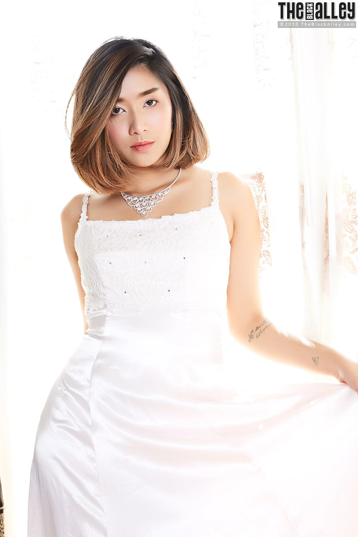 Apple – The Black Alley Photobook Set.98
