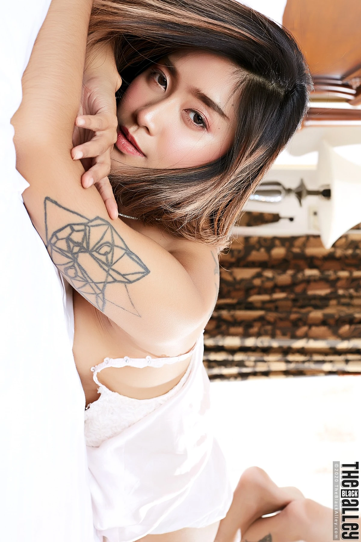 Apple – The Black Alley Photobook Set.98