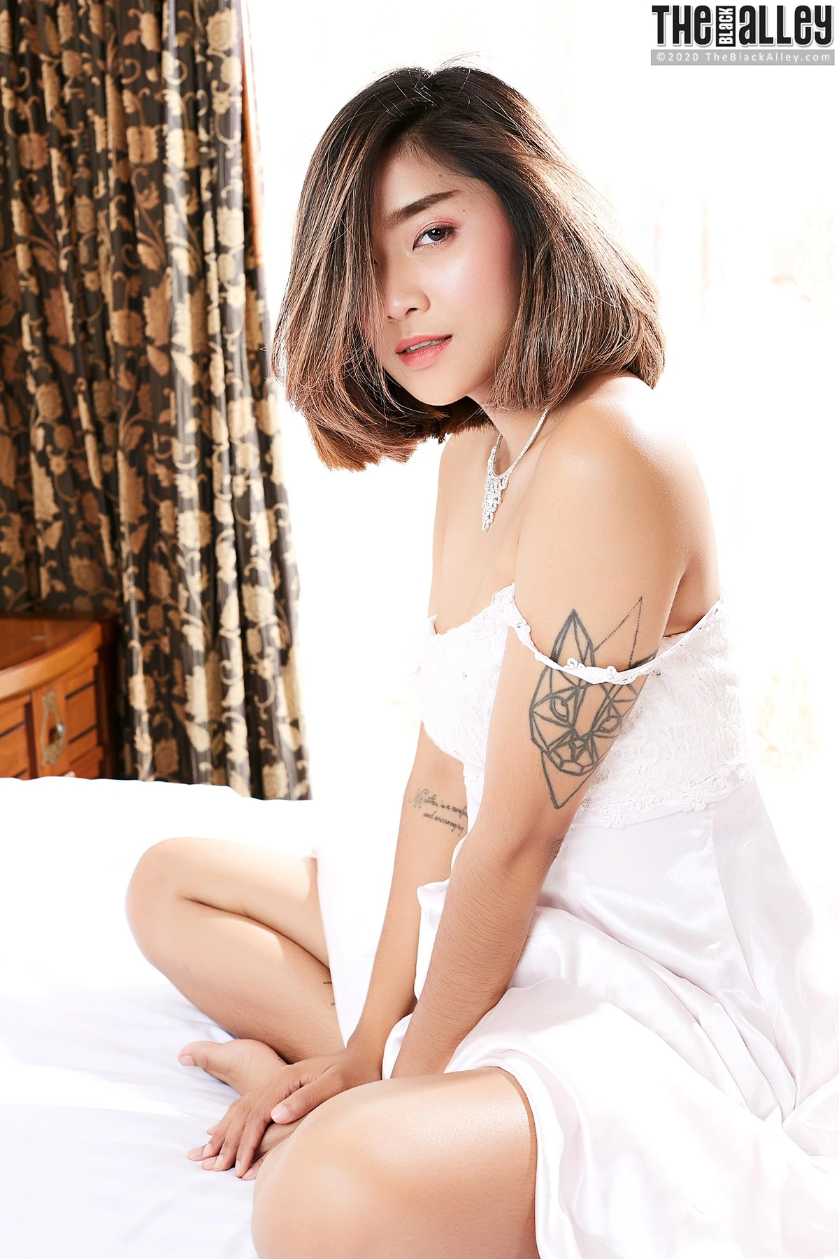 Apple – The Black Alley Photobook Set.98