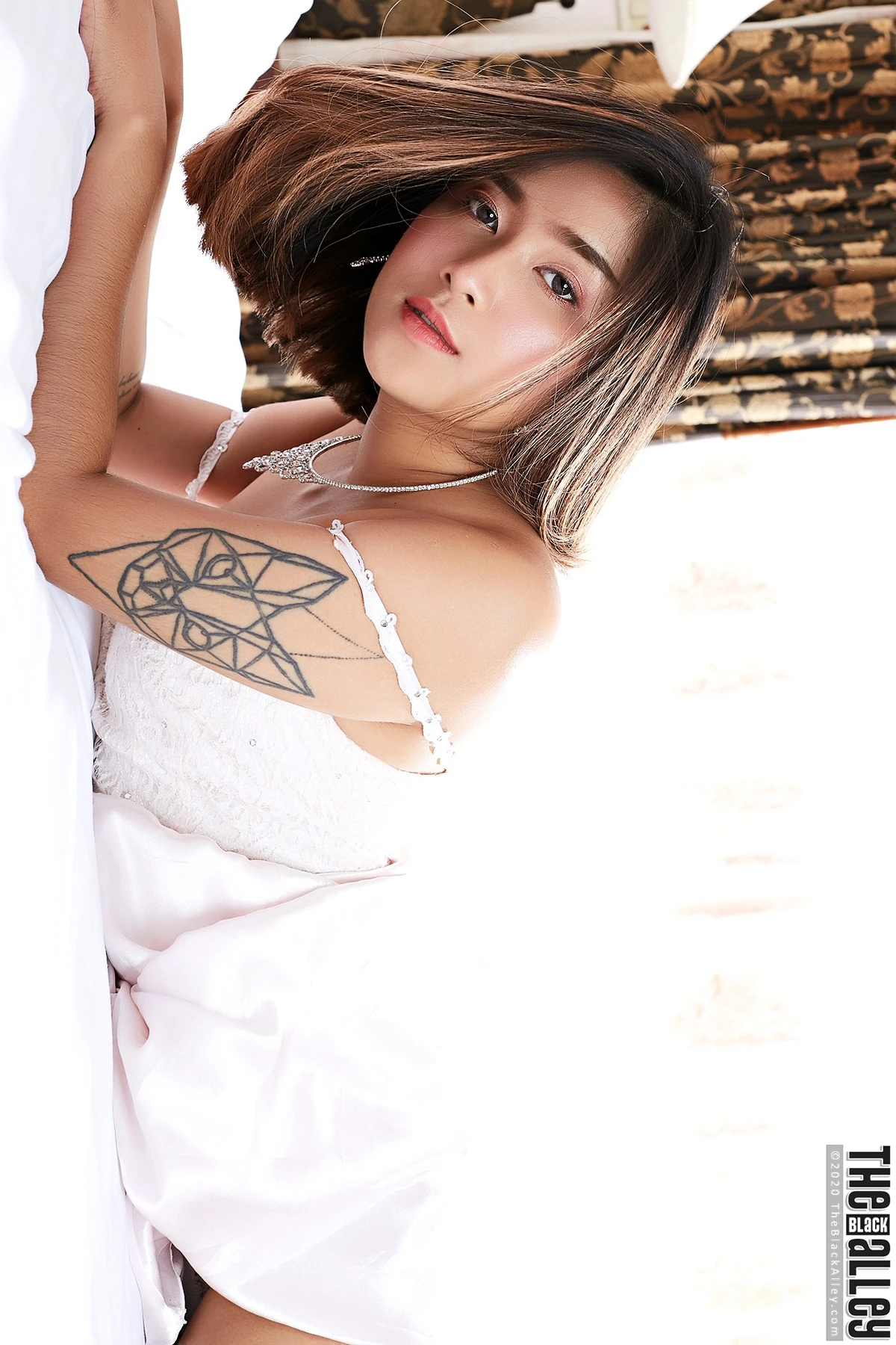 Apple – The Black Alley Photobook Set.98