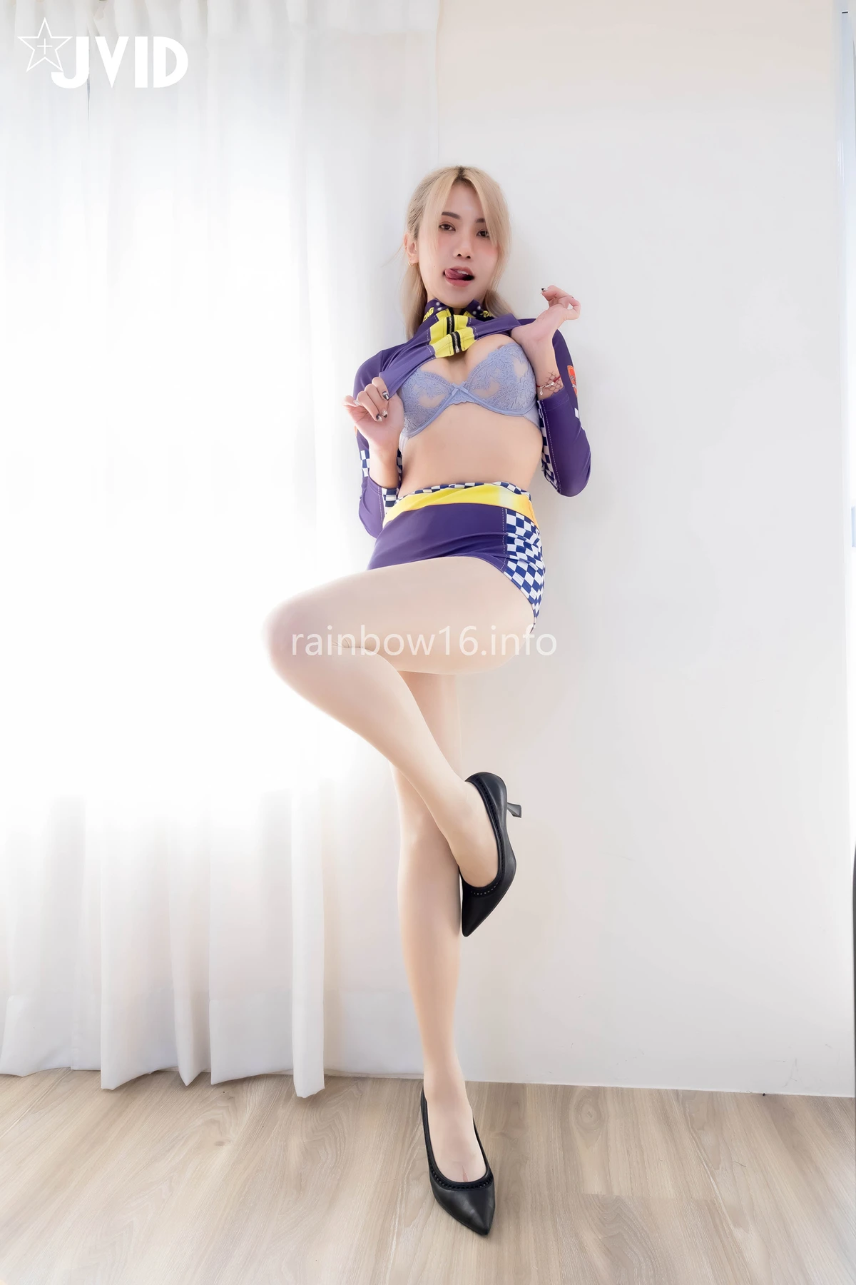 JVID 伊芙蝶 & Ash艾希 – 【四點全露】 首次合體珍藏❤ 賽車女郎油亮絲襪美腳蕾絲邊誘惑 Set.02