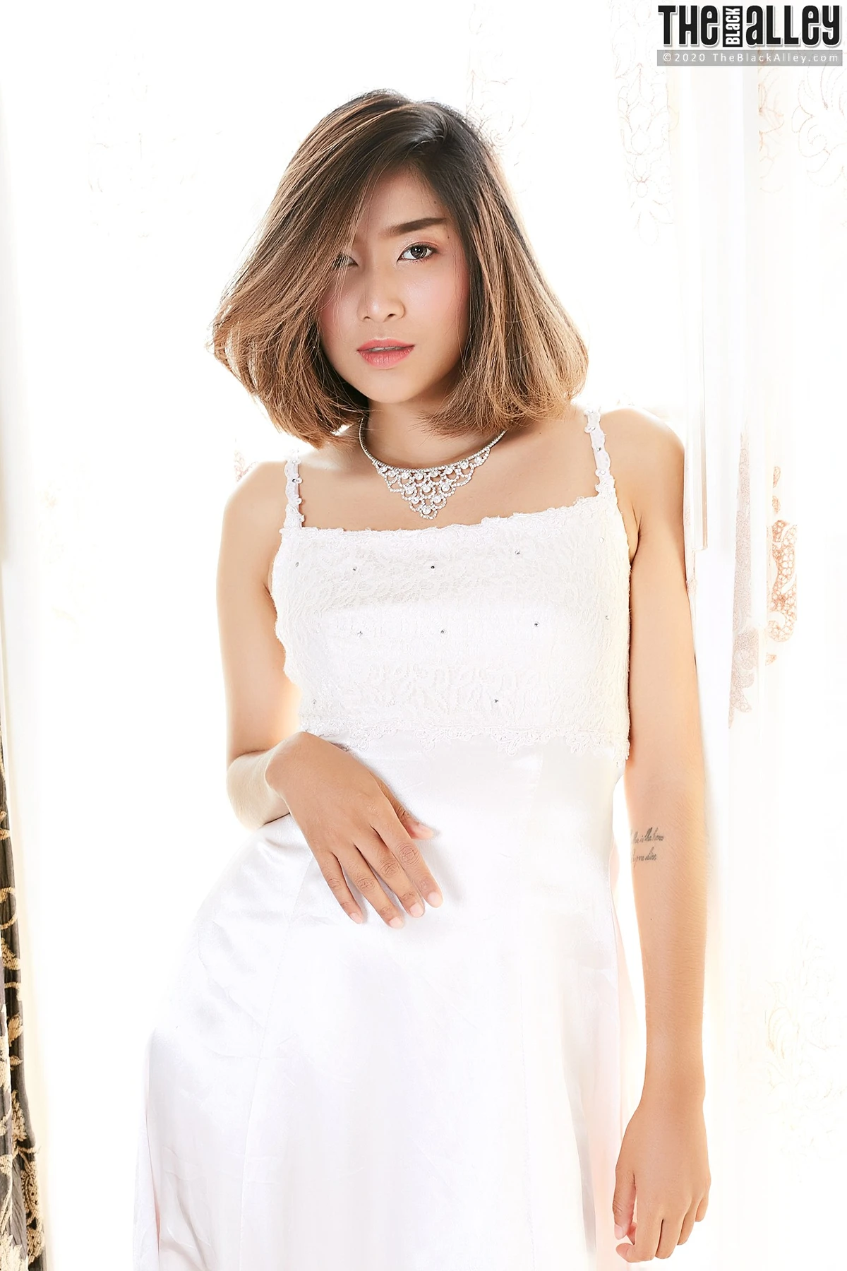 Apple – The Black Alley Photobook Set.98
