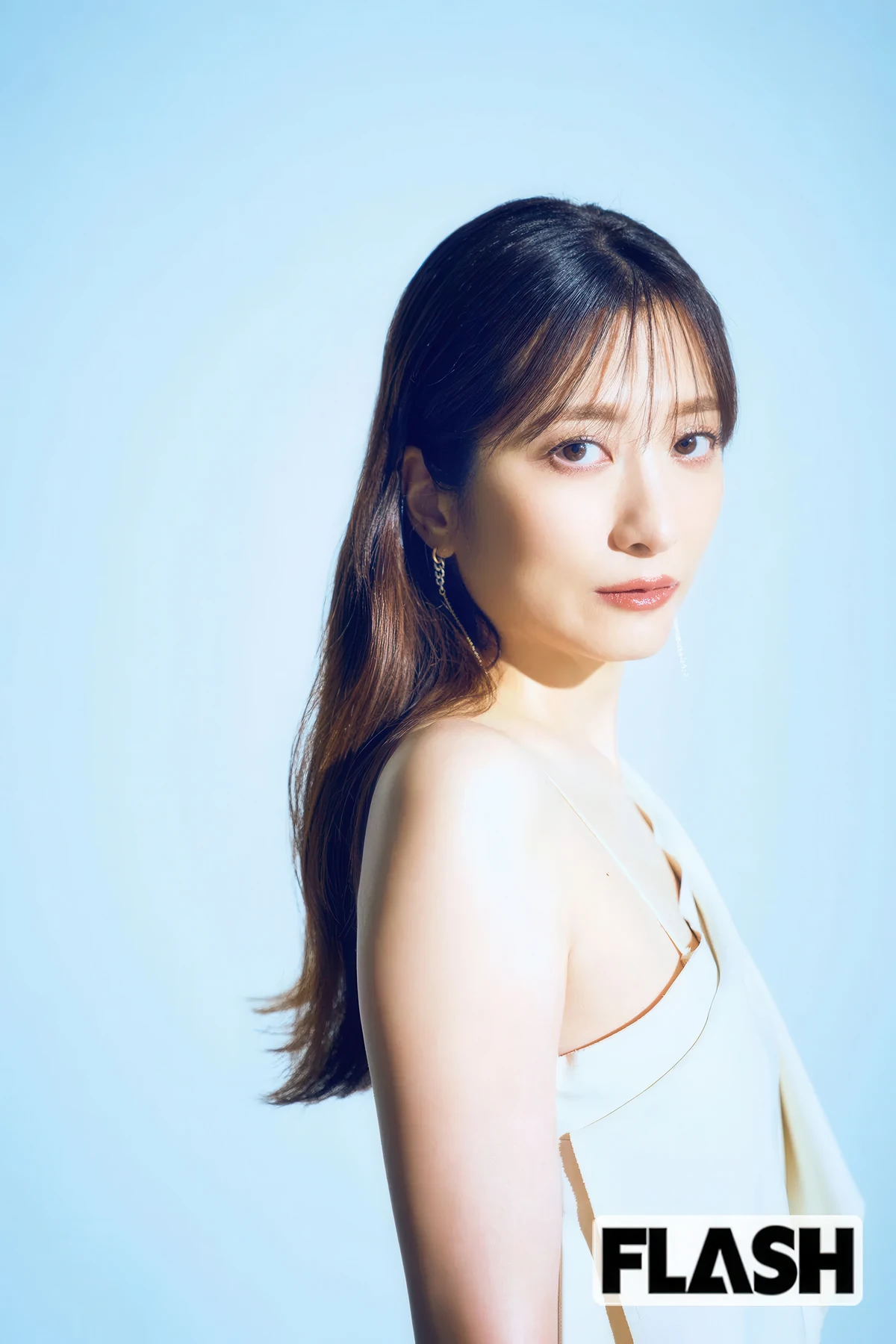 Rina Sasazaki 笹崎里菜, FLASH 2025.12.30 (フラッシュ 2025年12月30日号)