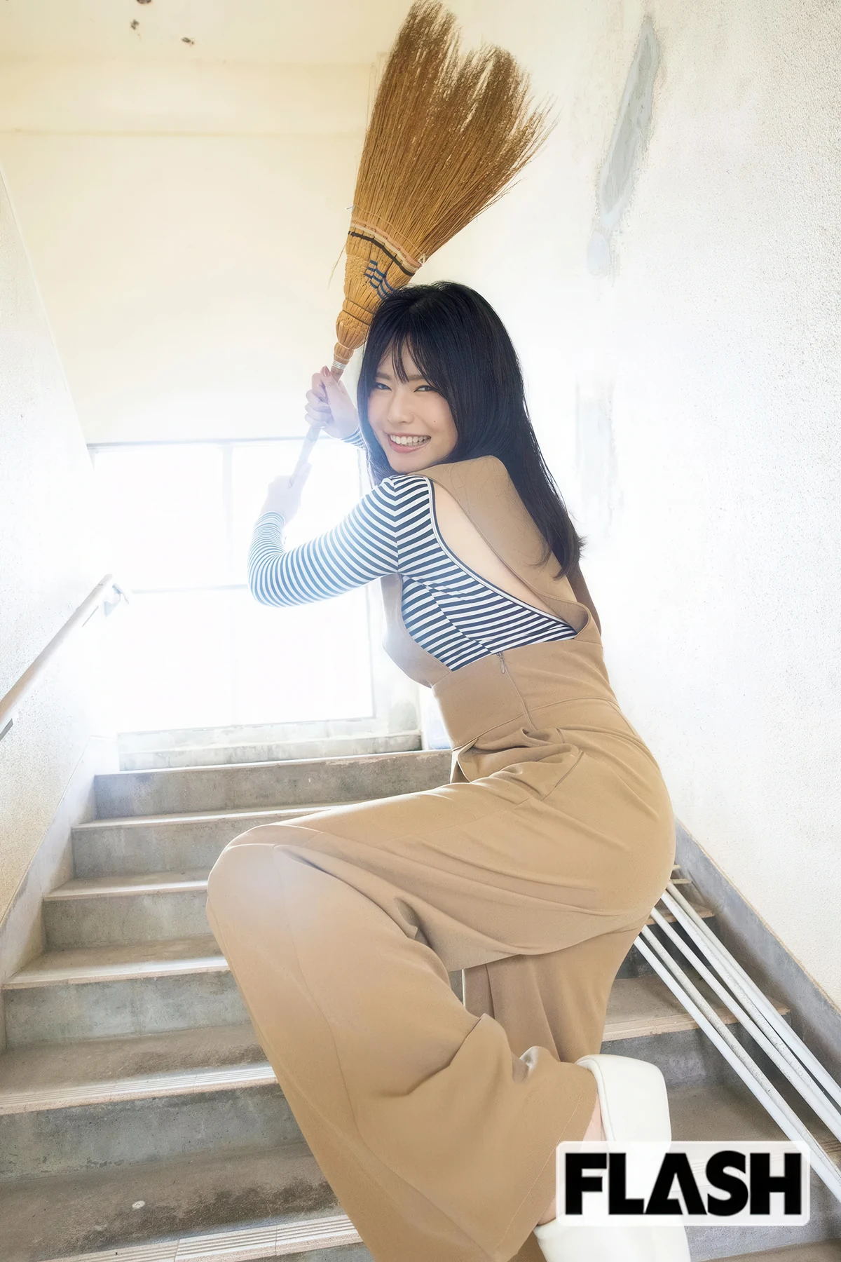 Nanami Miyakoshi 宮越虹海, FLASH 2025.12.30 (フラッシュ 2025年12月30日号)
