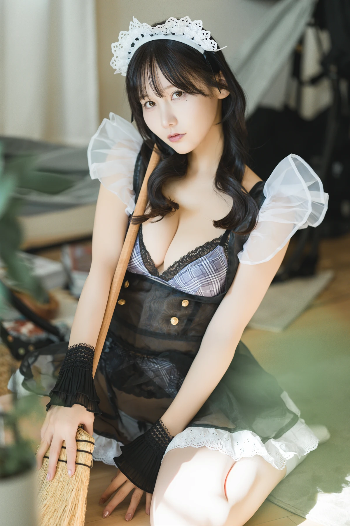 Kenken けんけん, 写真集 「推し型メイドロイドとしたいこと」 Set.02