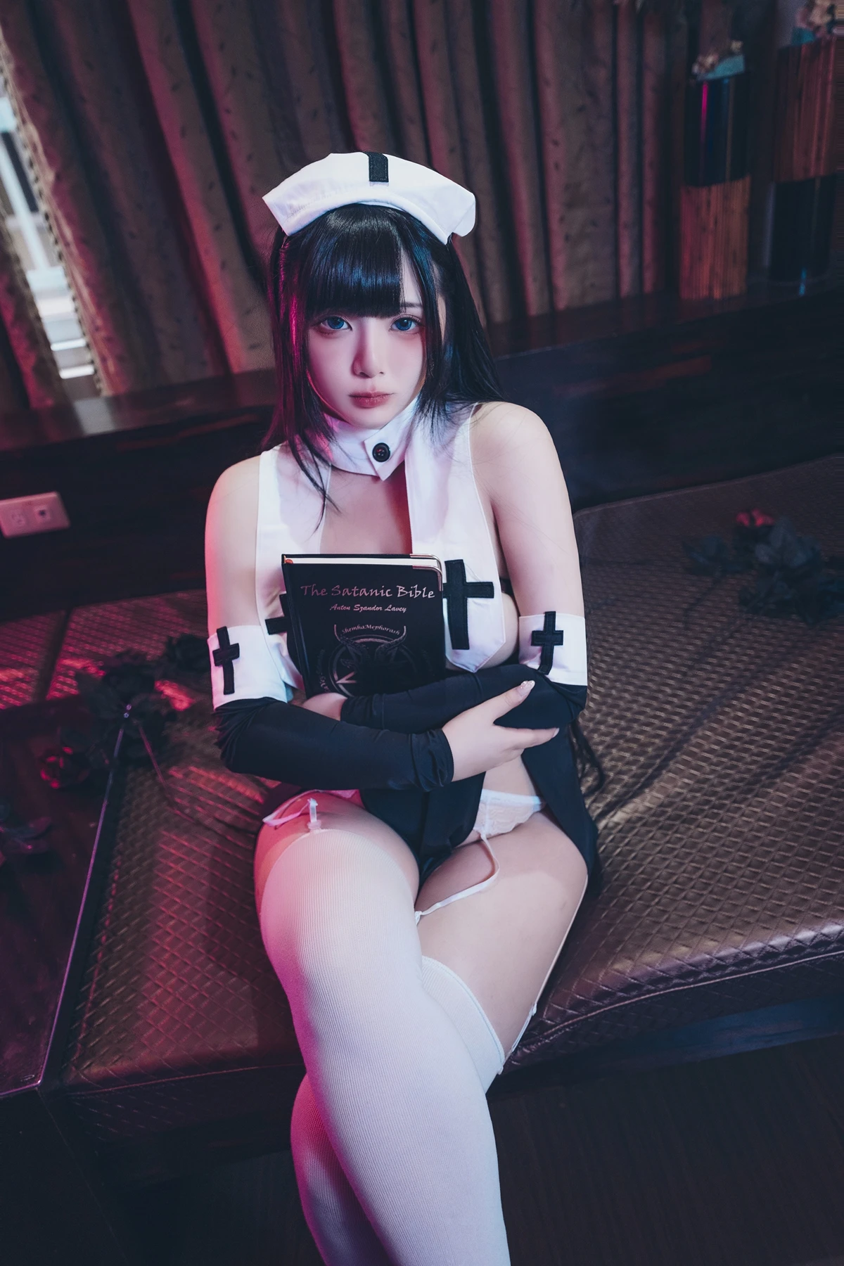 Cosplay 落落Raku – 修女与魔鬼