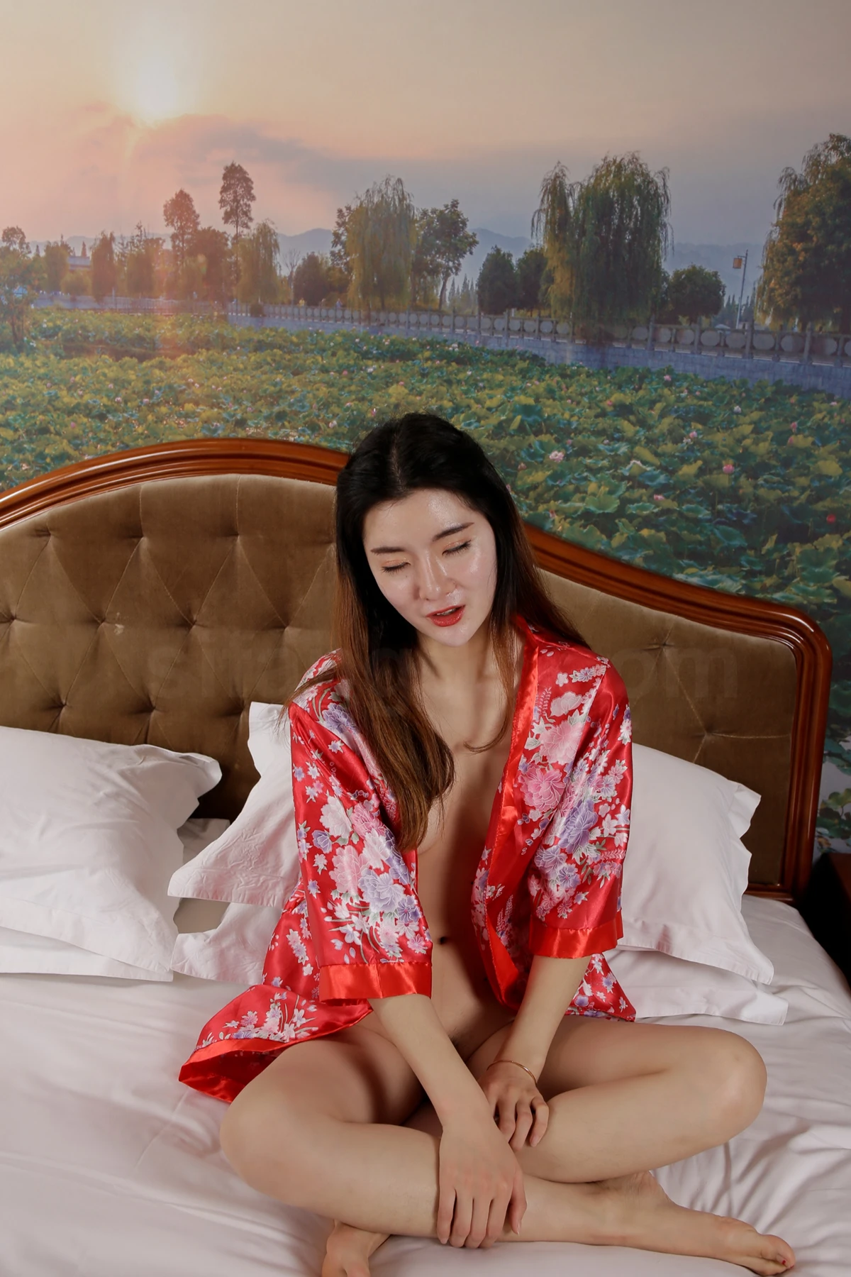梦凡 – 珍品素人女同事 怀旧式宾馆全尺度私拍 Set.02