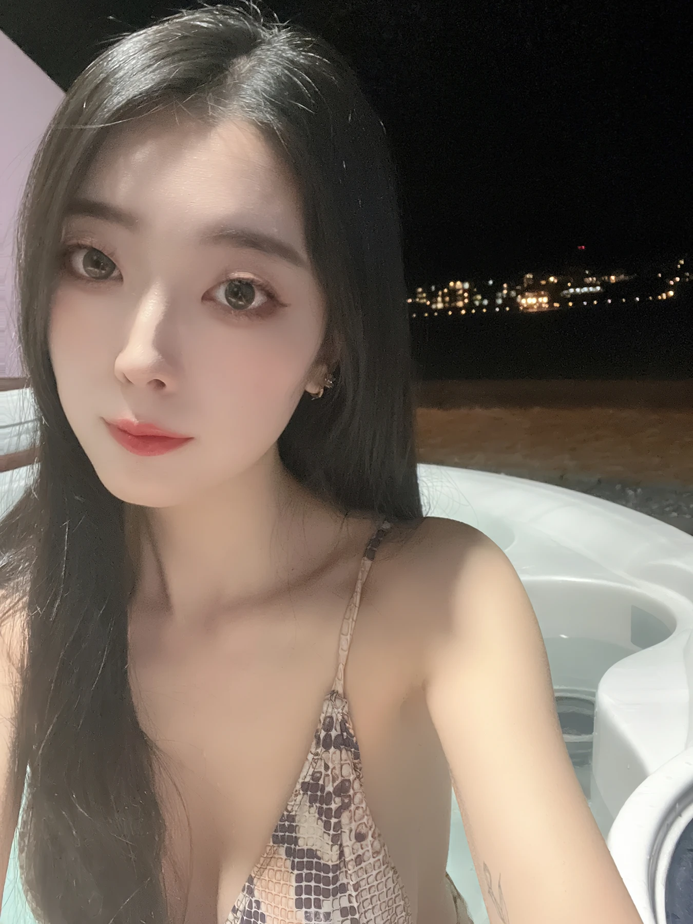 Mona 모나, Jucy 쥬시, Moon Night Snap 「EroEro Travel」