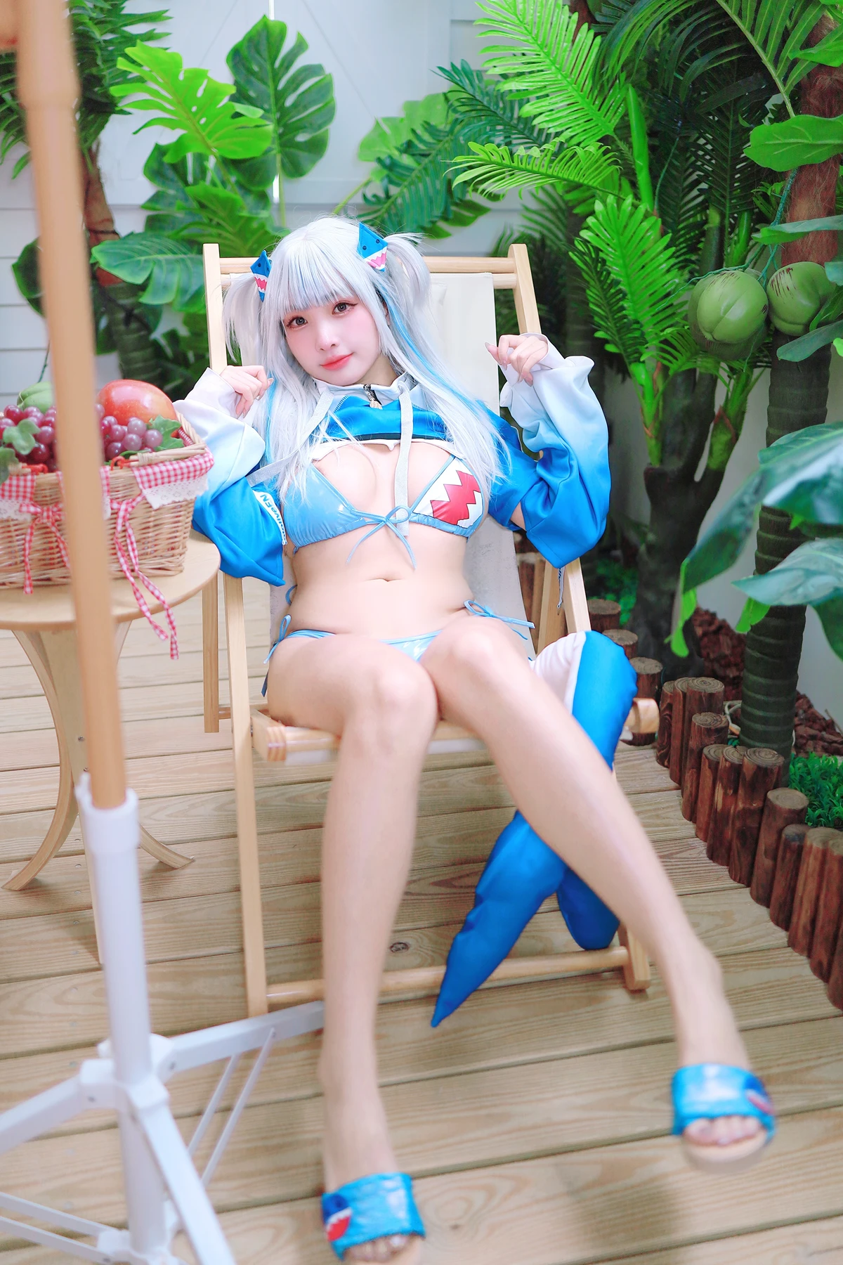 Cosplay 慕慕Momo – 鲨鱼工作服 Gura