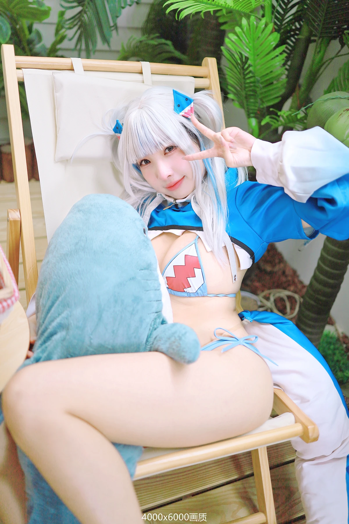 Cosplay 慕慕Momo – 鲨鱼工作服 Gura