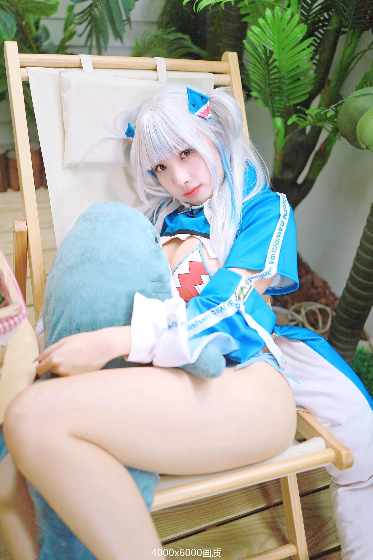 Cosplay 慕慕Momo – 鲨鱼工作服 Gura