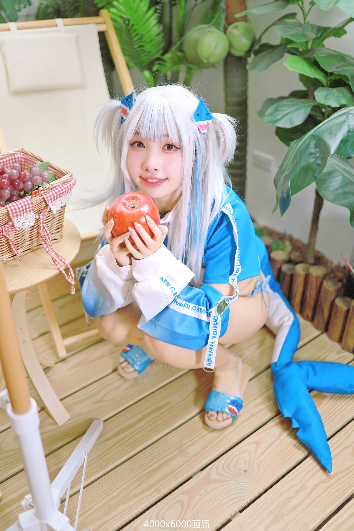 Cosplay 慕慕Momo – 鲨鱼工作服 Gura