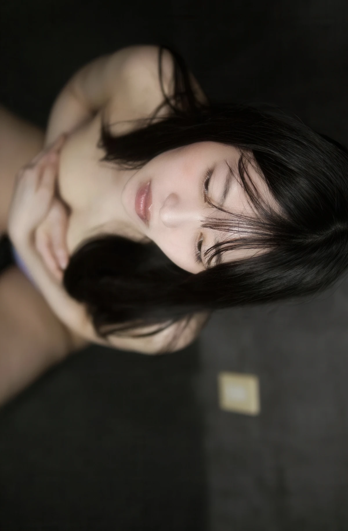 Shizuka Saito 斉藤静, セミヌード写真集 密室 大きなお尻に理想のオディライン どこかえっちな雰囲気を纏ったセクシーな青春美女があなたを禁断の世界へ Set.03