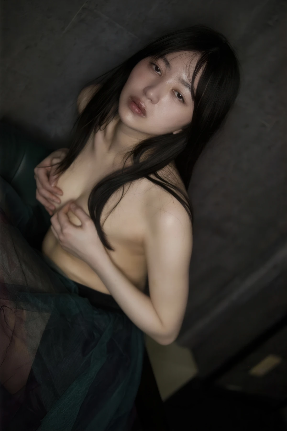 Shizuka Saito 斉藤静, セミヌード写真集 密室 大きなお尻に理想のオディライン どこかえっちな雰囲気を纏ったセクシーな青春美女があなたを禁断の世界へ Set.03