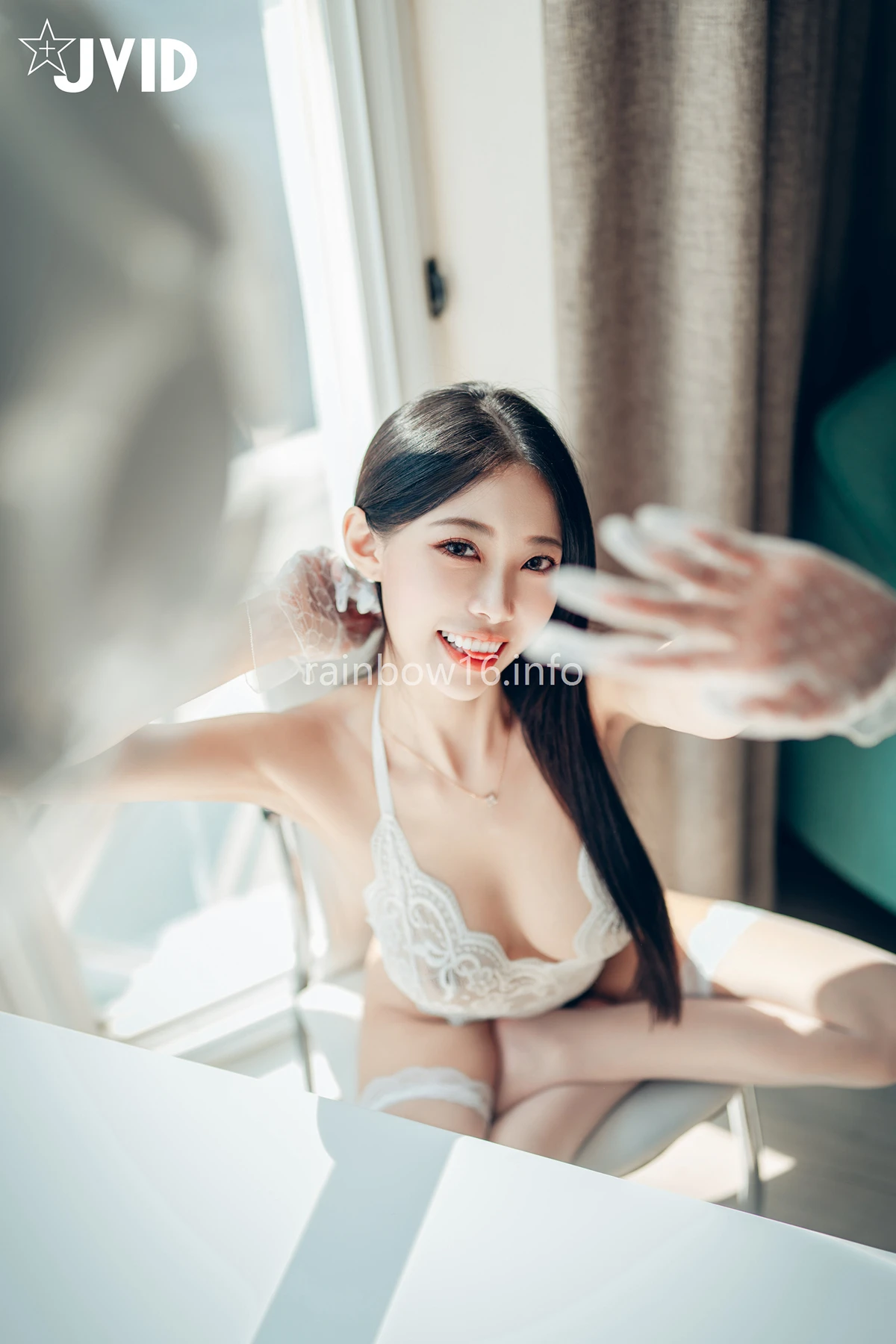 JVID WenHsin 玟妡 – 勻稱美腿《玟妡》看見她就起秋的假日午後